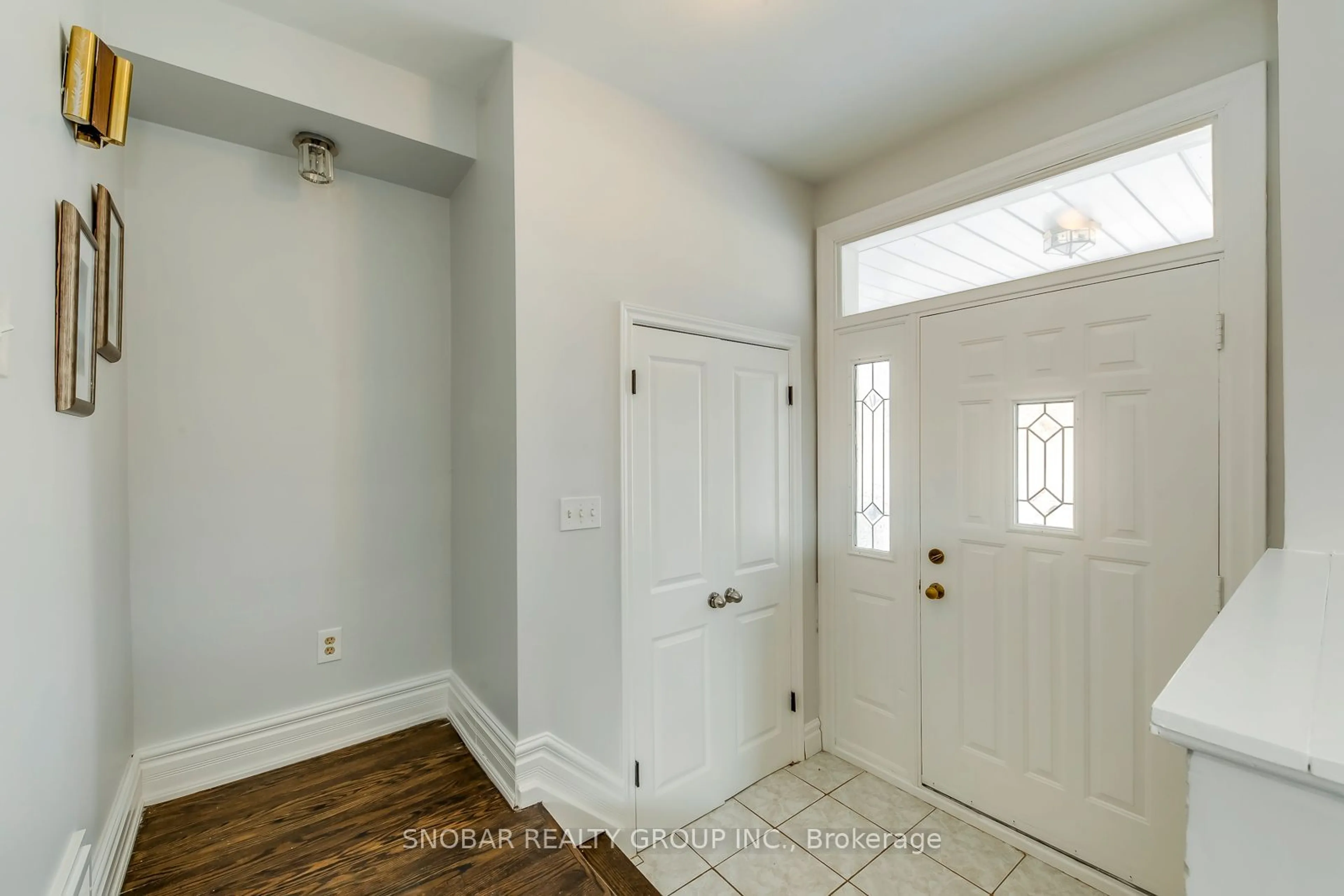 Indoor entryway for 253 The Westway Rd, Toronto Ontario M9R 1E9