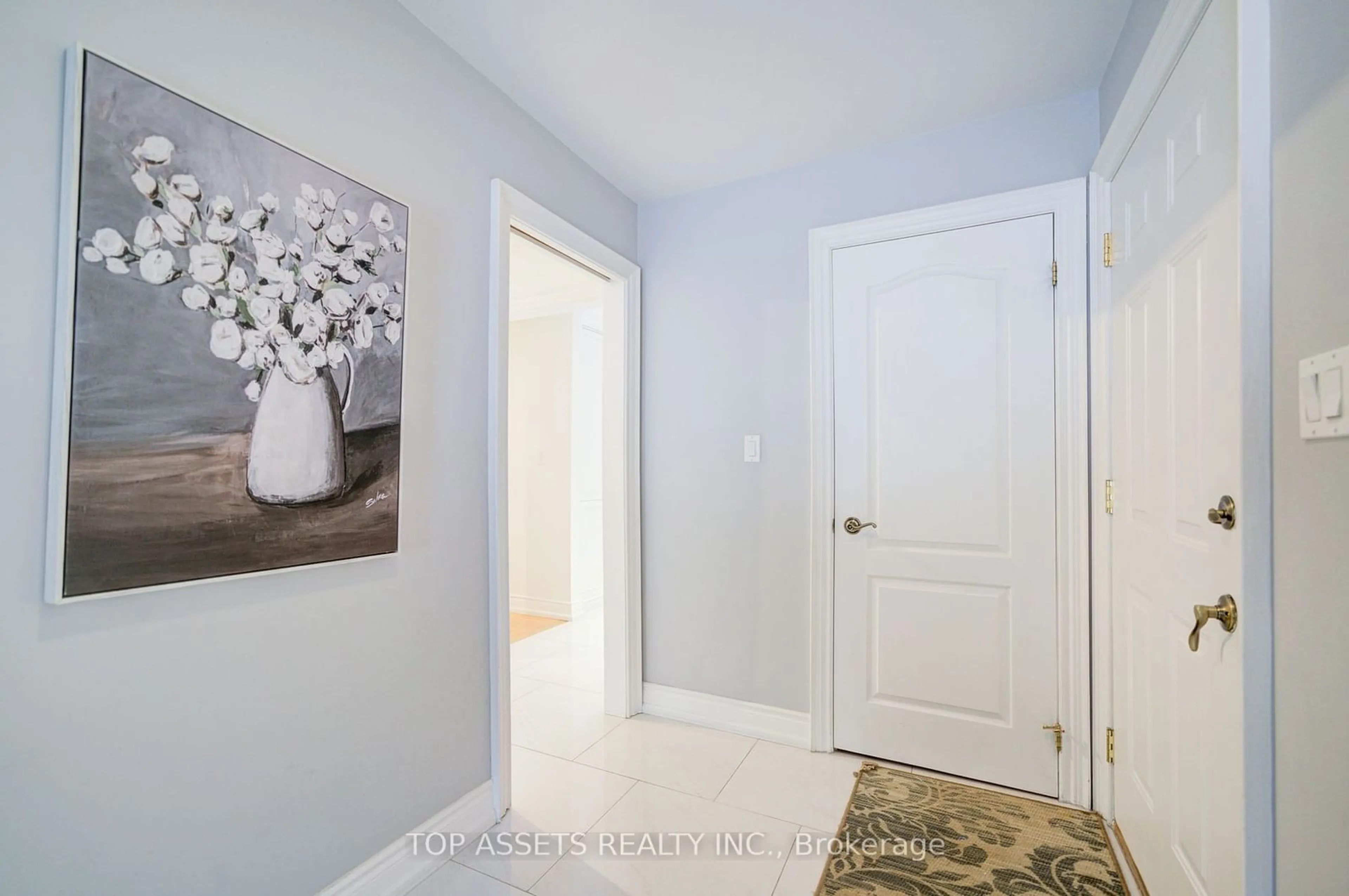 Indoor entryway for 152 Elton Park Rd, Oakville Ontario L6J 4C1