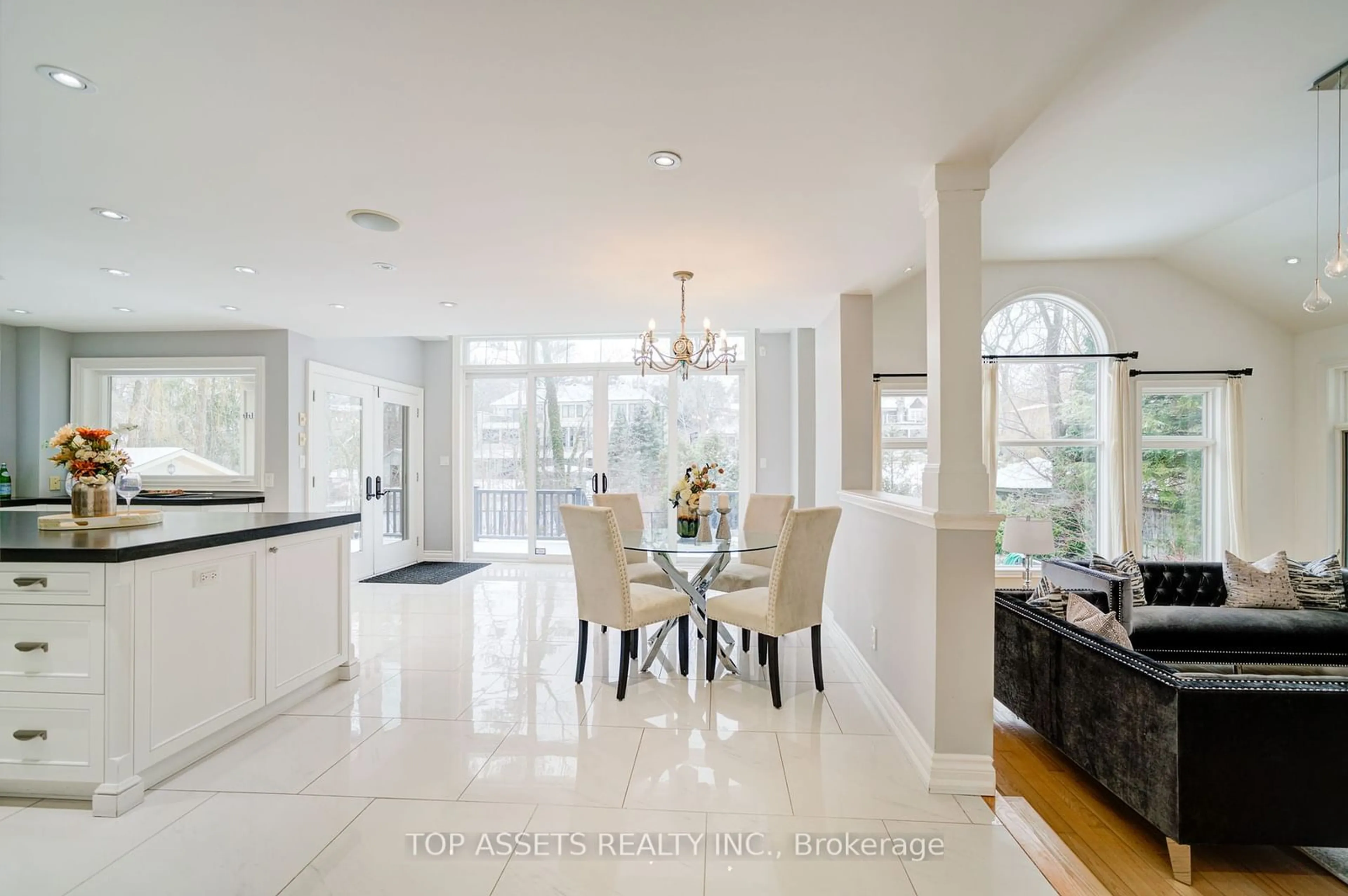 Dining room, ceramic/tile floor for 152 Elton Park Rd, Oakville Ontario L6J 4C1