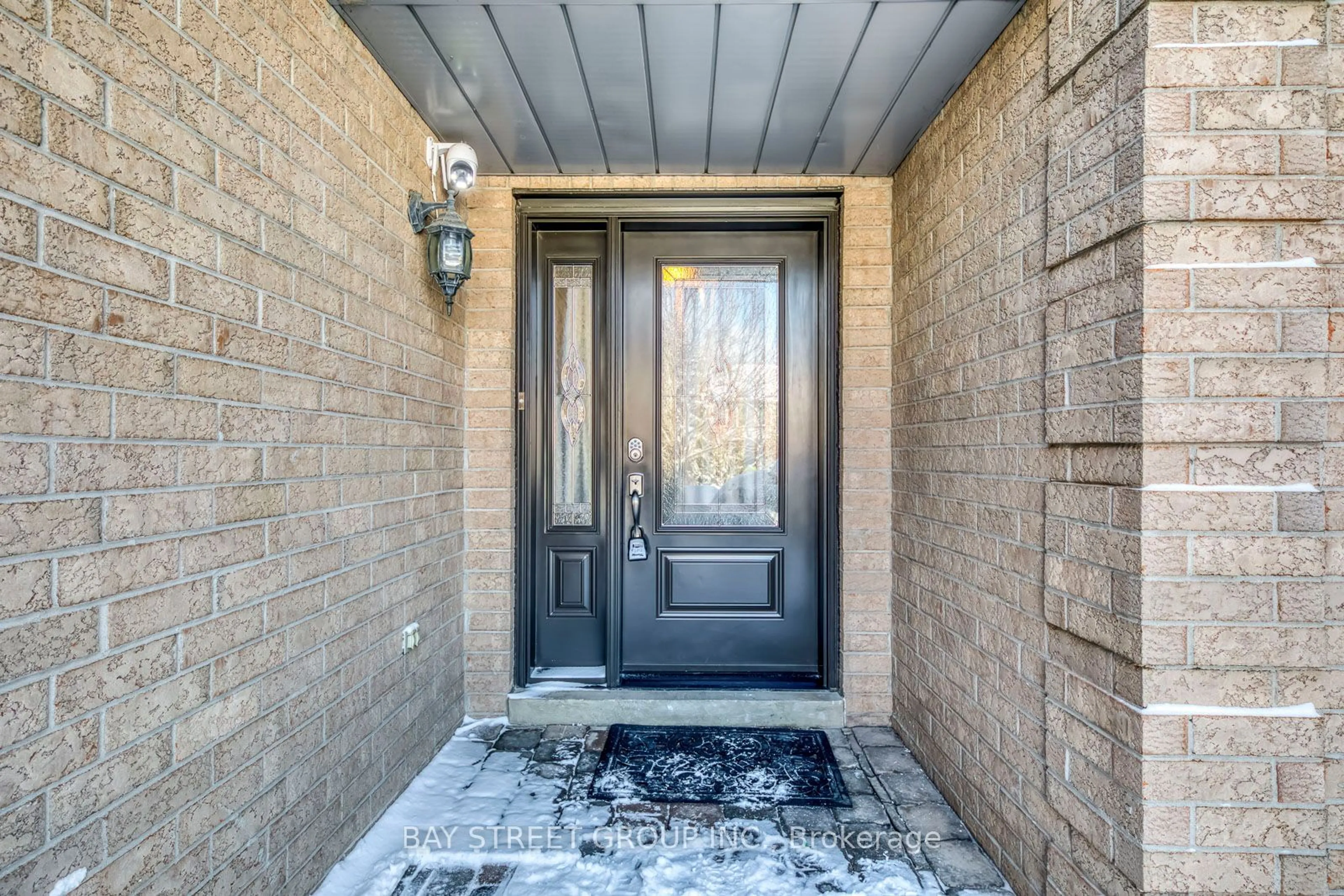 Indoor entryway for 1128 Lansdown Dr, Oakville Ontario L6J 7N7