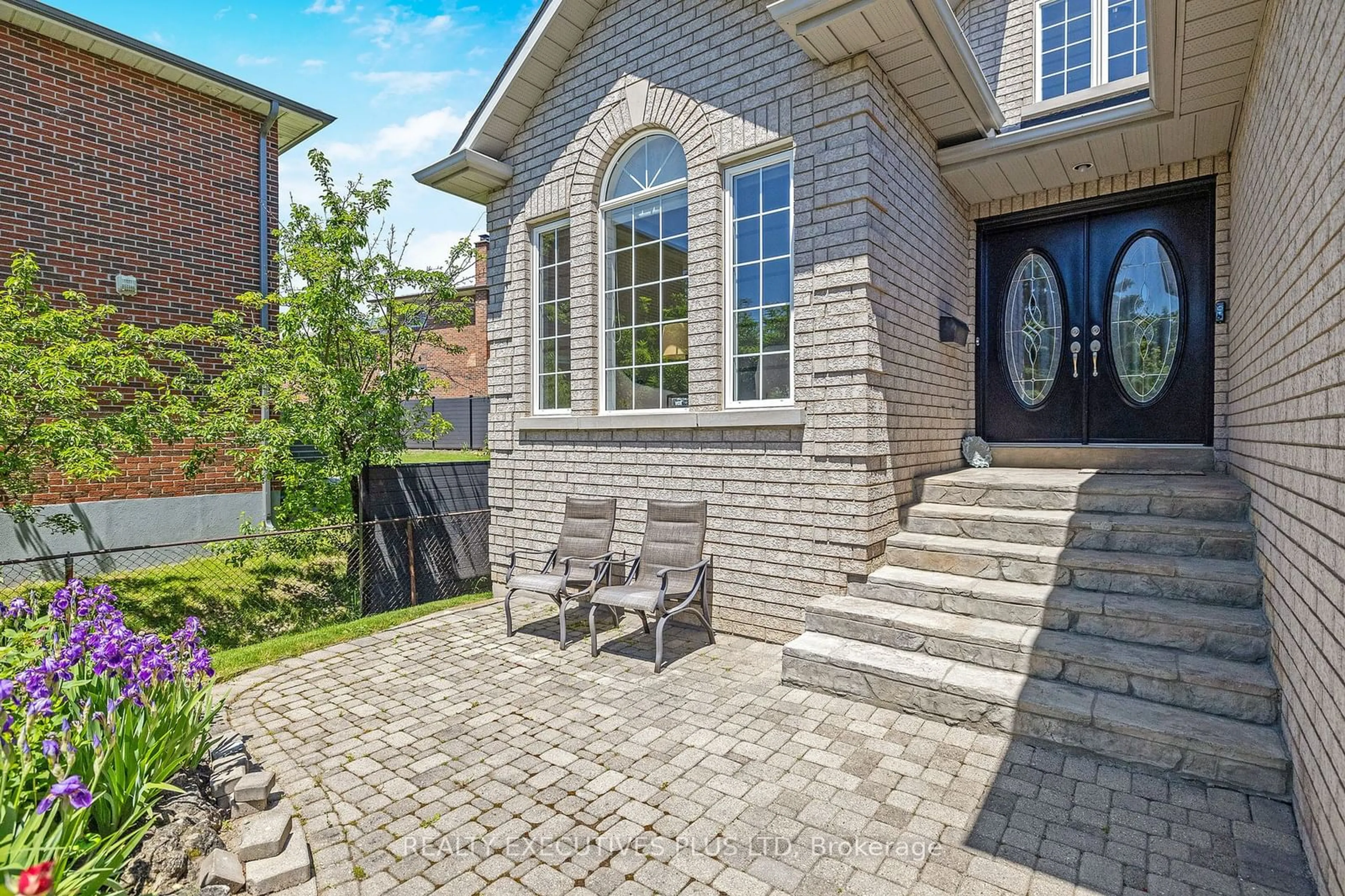 Home with brick exterior material, street for 2547 Morrison Ave, Mississauga Ontario L5C 3J6