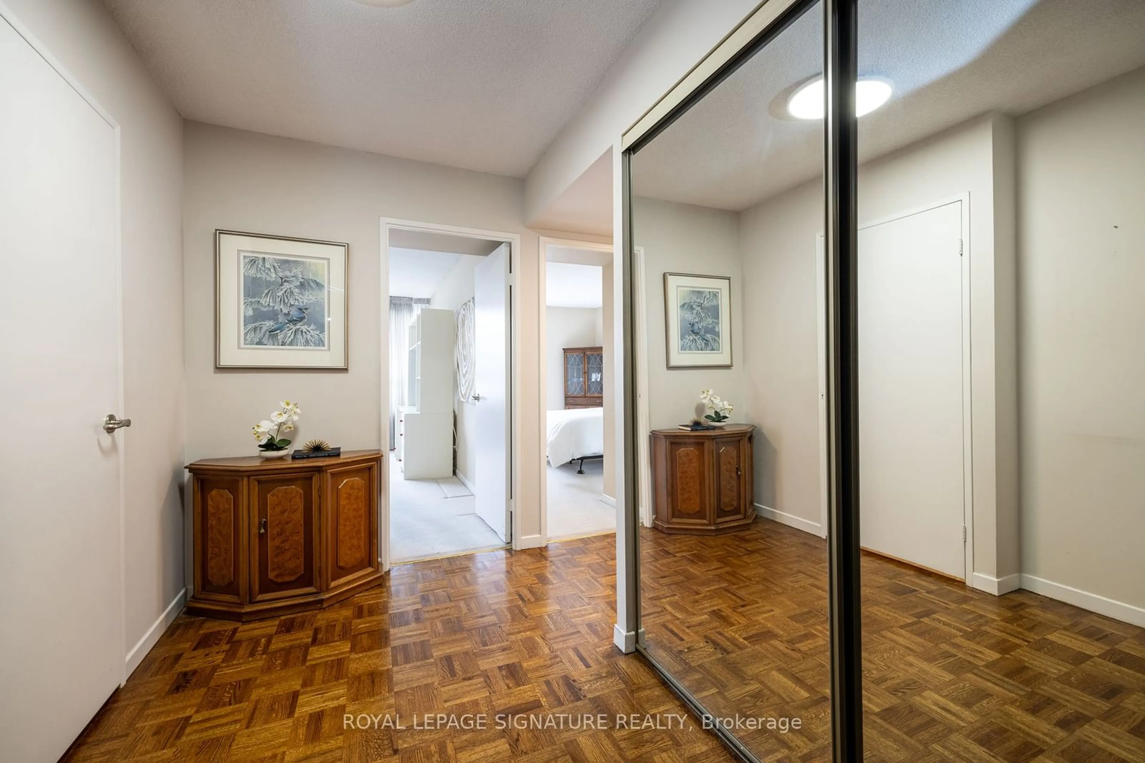 Indoor foyer for 1300 Bloor St #203, Mississauga Ontario L4Y 3Z2