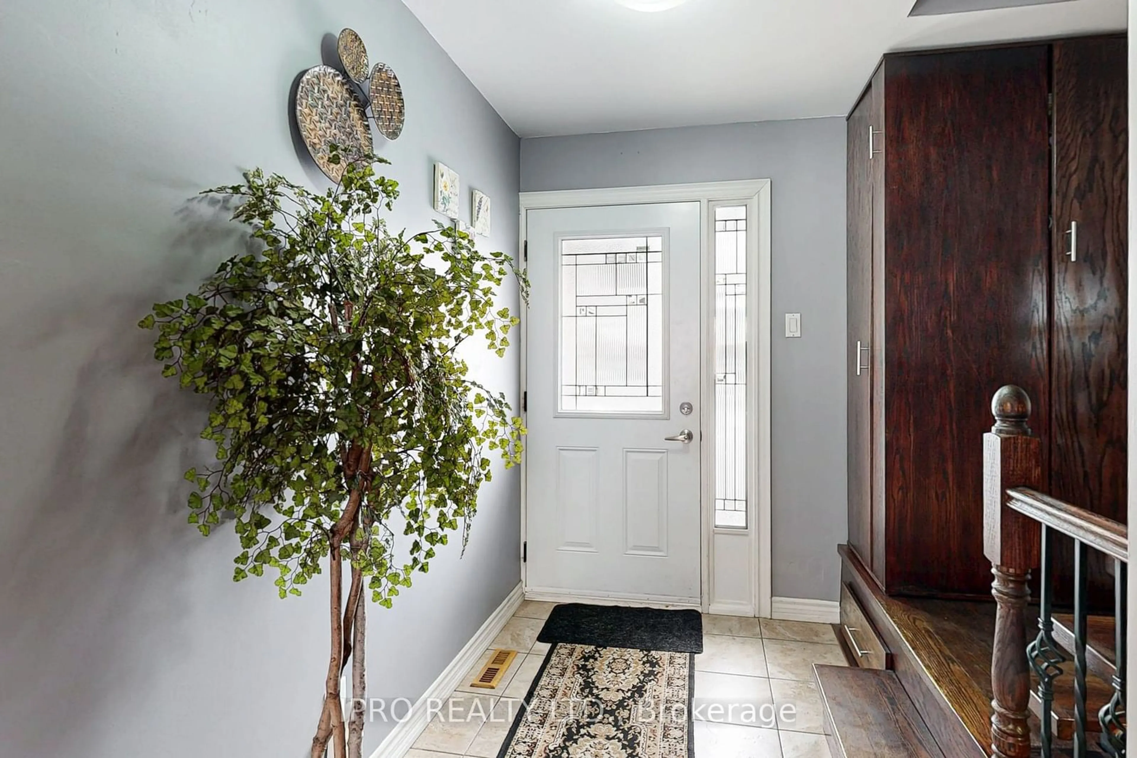 Indoor entryway for 238 Royal Salisbury Way, Brampton Ontario L6V 3H4