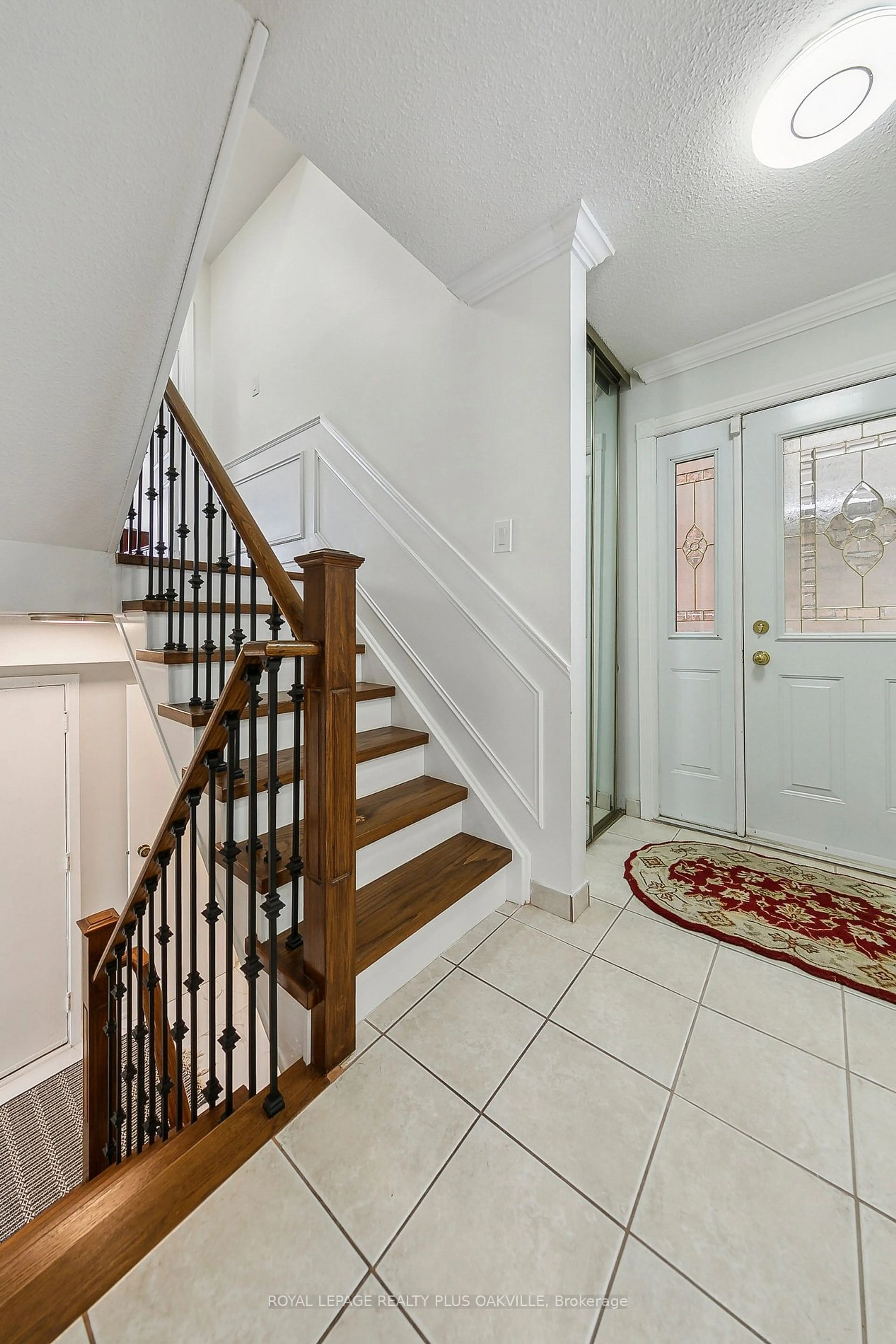 Indoor entryway for 4177 Sunflower Dr, Mississauga Ontario L5L 2L4