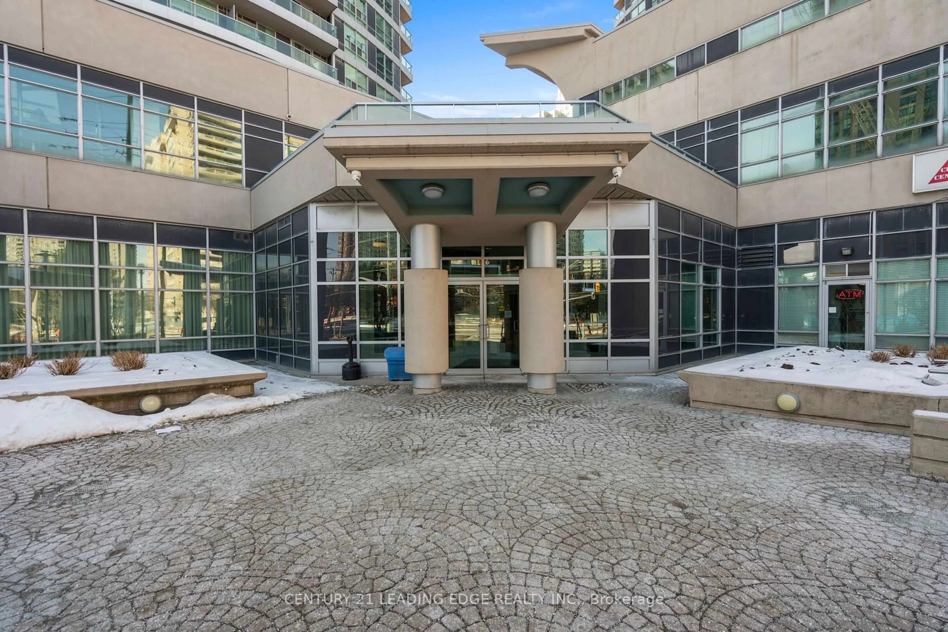 Indoor foyer for 33 ELM Dr #1808, Mississauga Ontario L5B 4M2