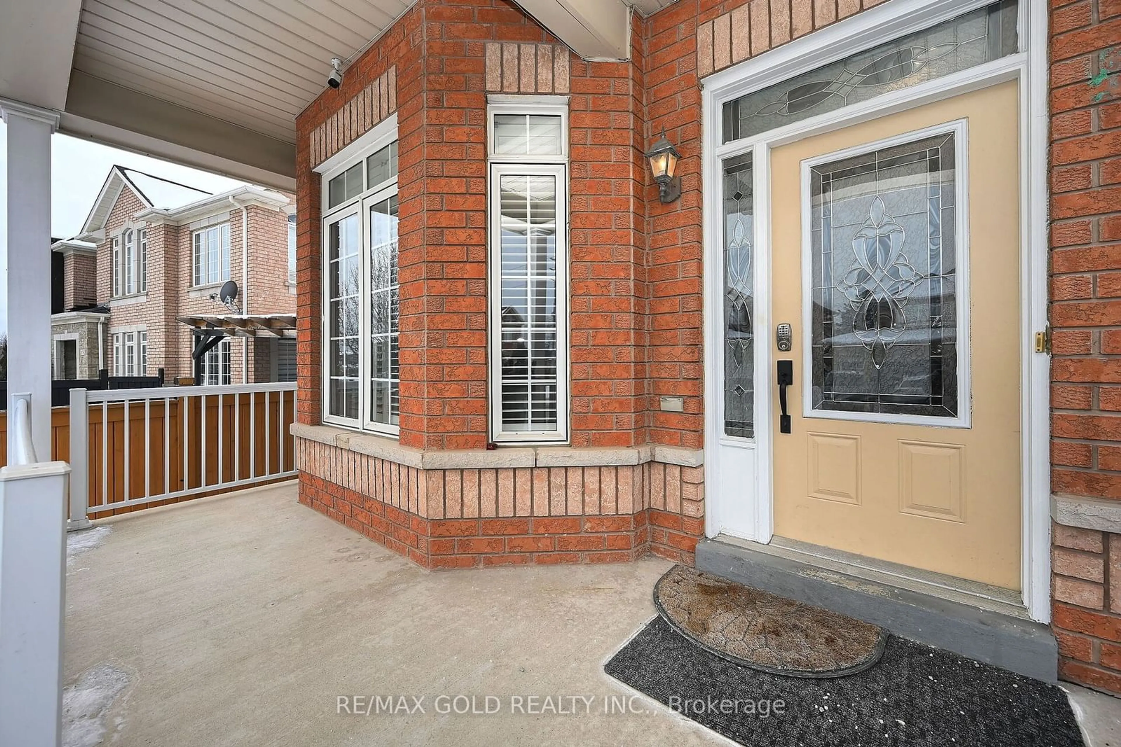 Indoor entryway for 154 Father Tobin Rd, Brampton Ontario L6R 0E3