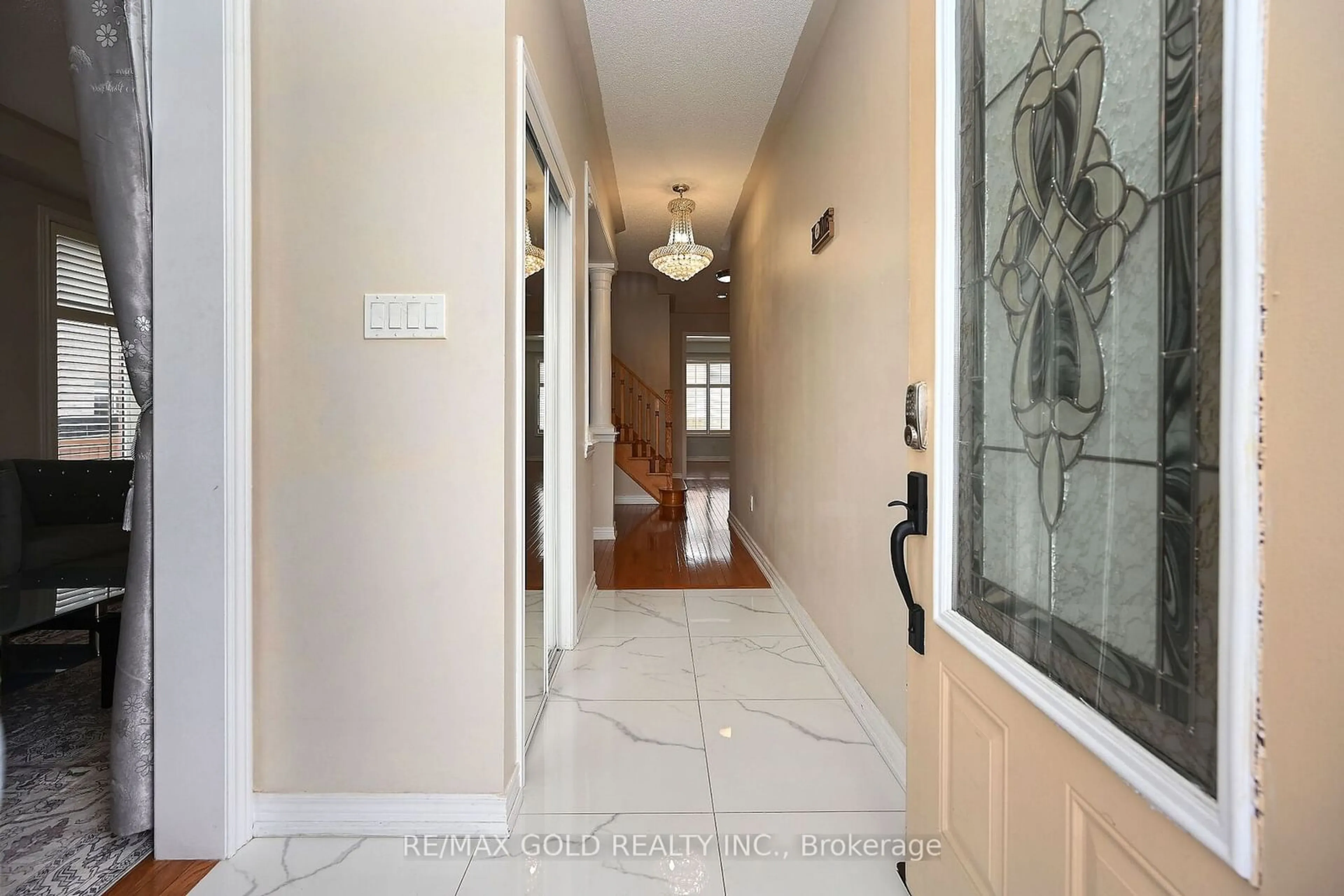 Indoor foyer for 154 Father Tobin Rd, Brampton Ontario L6R 0E3