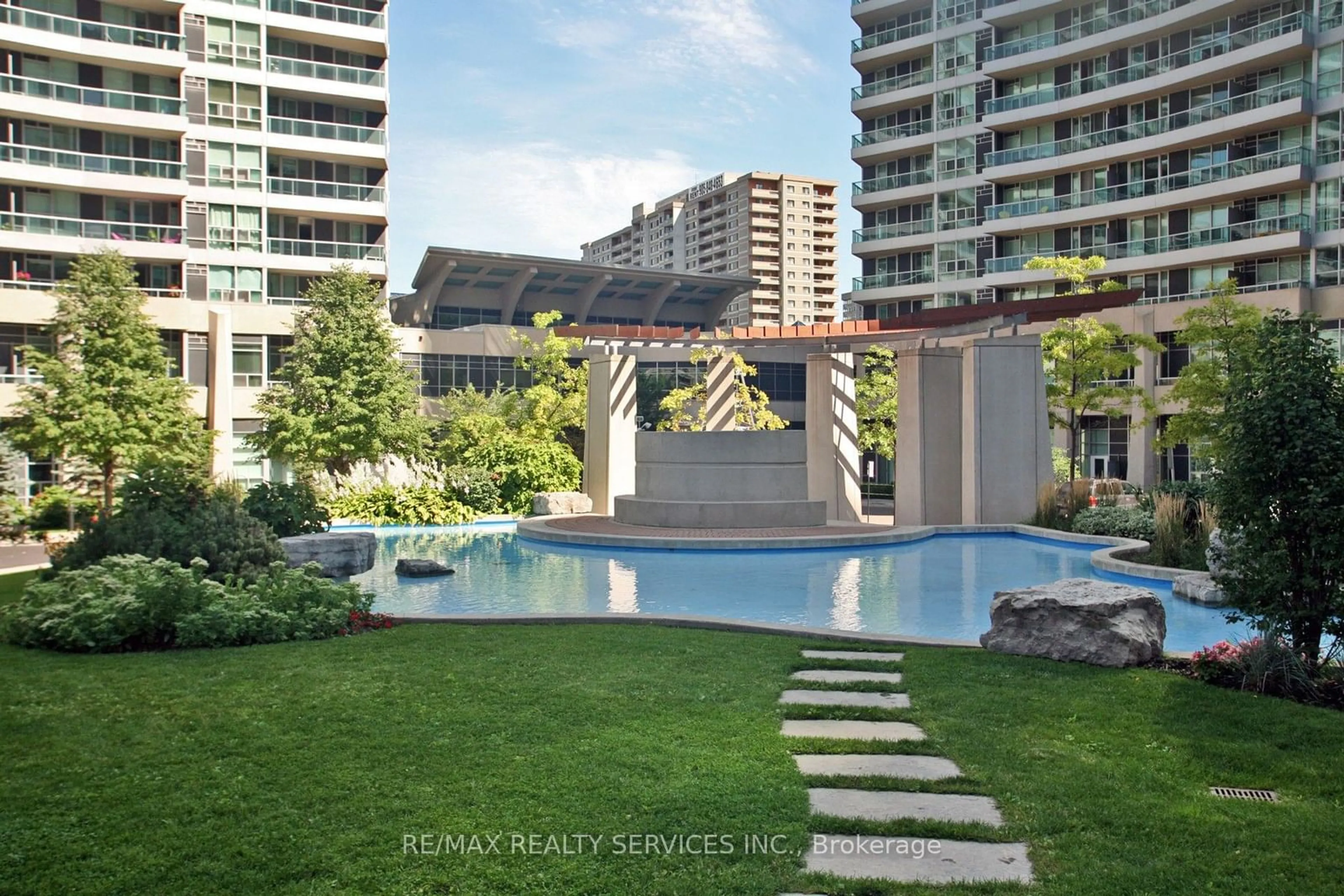 Pool for 33 Elm Dr #1608, Mississauga Ontario L5B 4M2