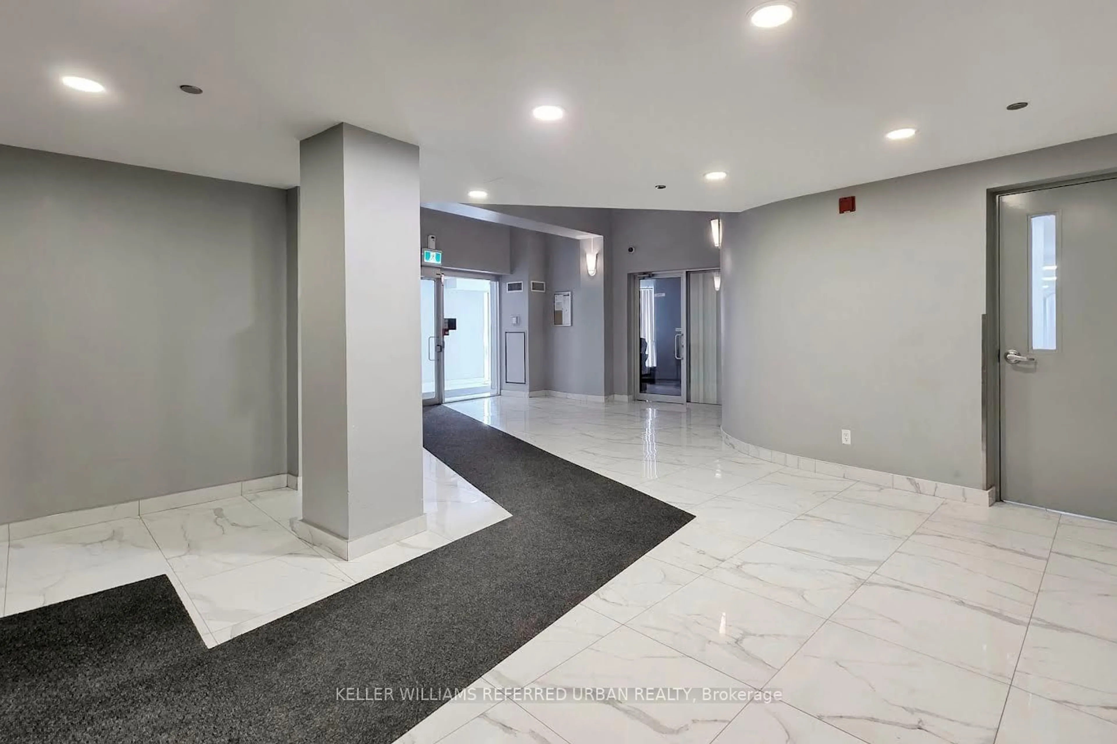 Indoor foyer for 1415 Lawrence Ave #214, Toronto Ontario M6L 1A9