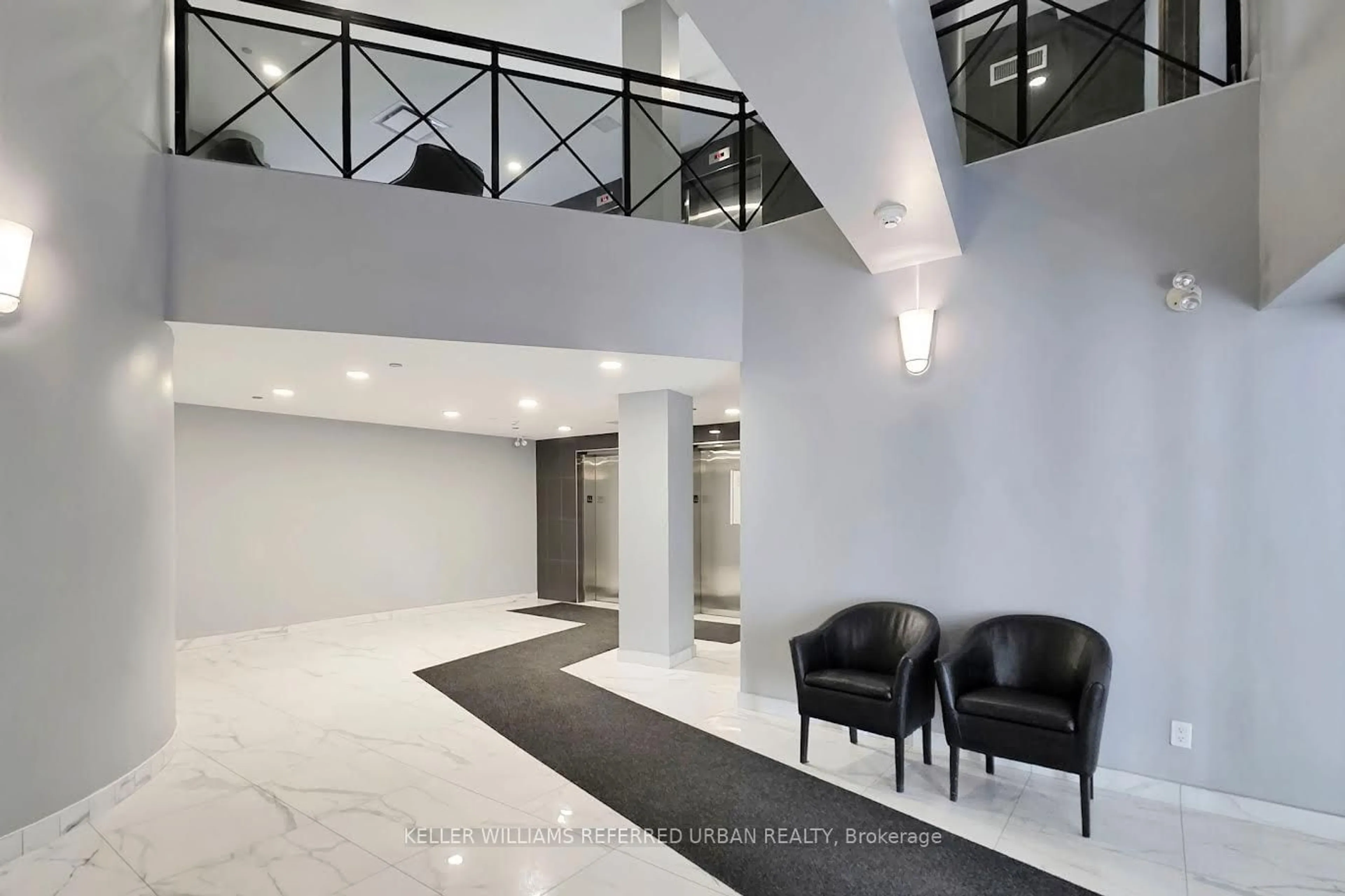 Indoor foyer for 1415 Lawrence Ave #214, Toronto Ontario M6L 1A9