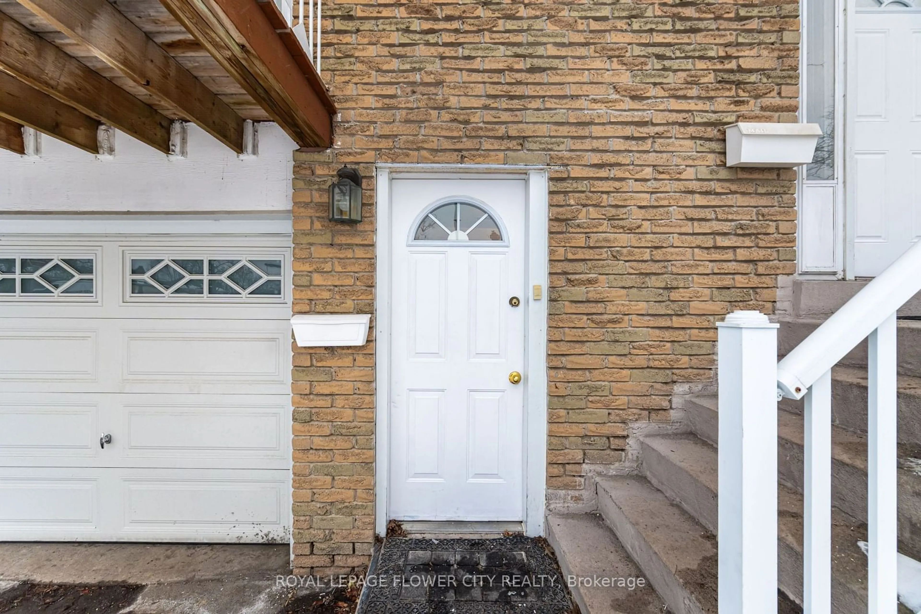 Indoor entryway for 144 ABELL Dr, Brampton Ontario L6V 2Z8