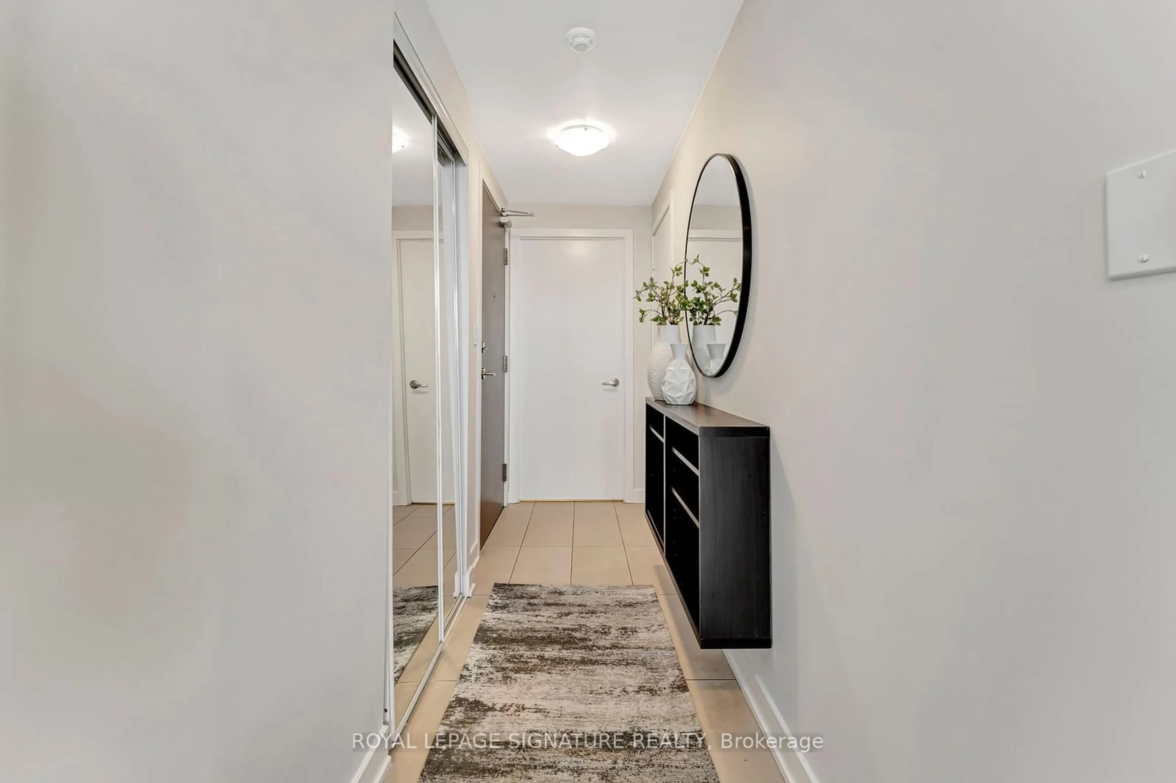 Indoor entryway for 4099 Brickstone Mews #1508, Mississauga Ontario L5B 0G2