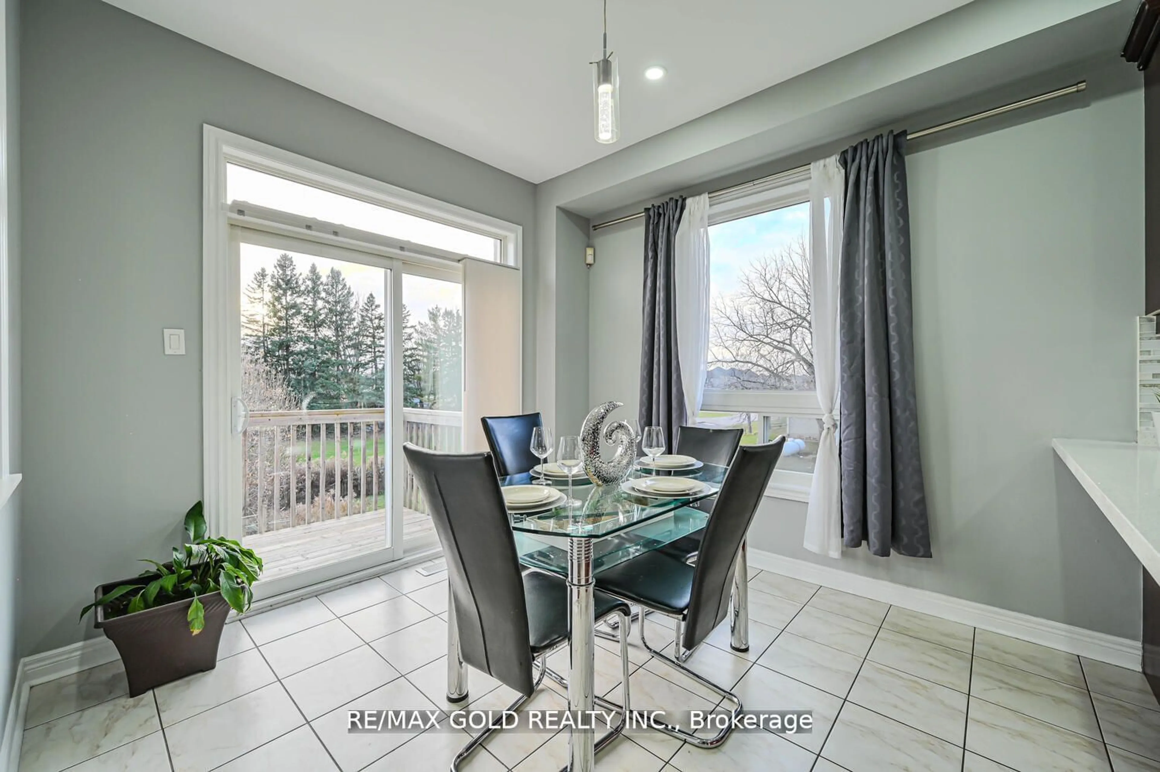 Dining room, ceramic/tile floor for 16 Torraville St, Brampton Ontario L6R 0Y5