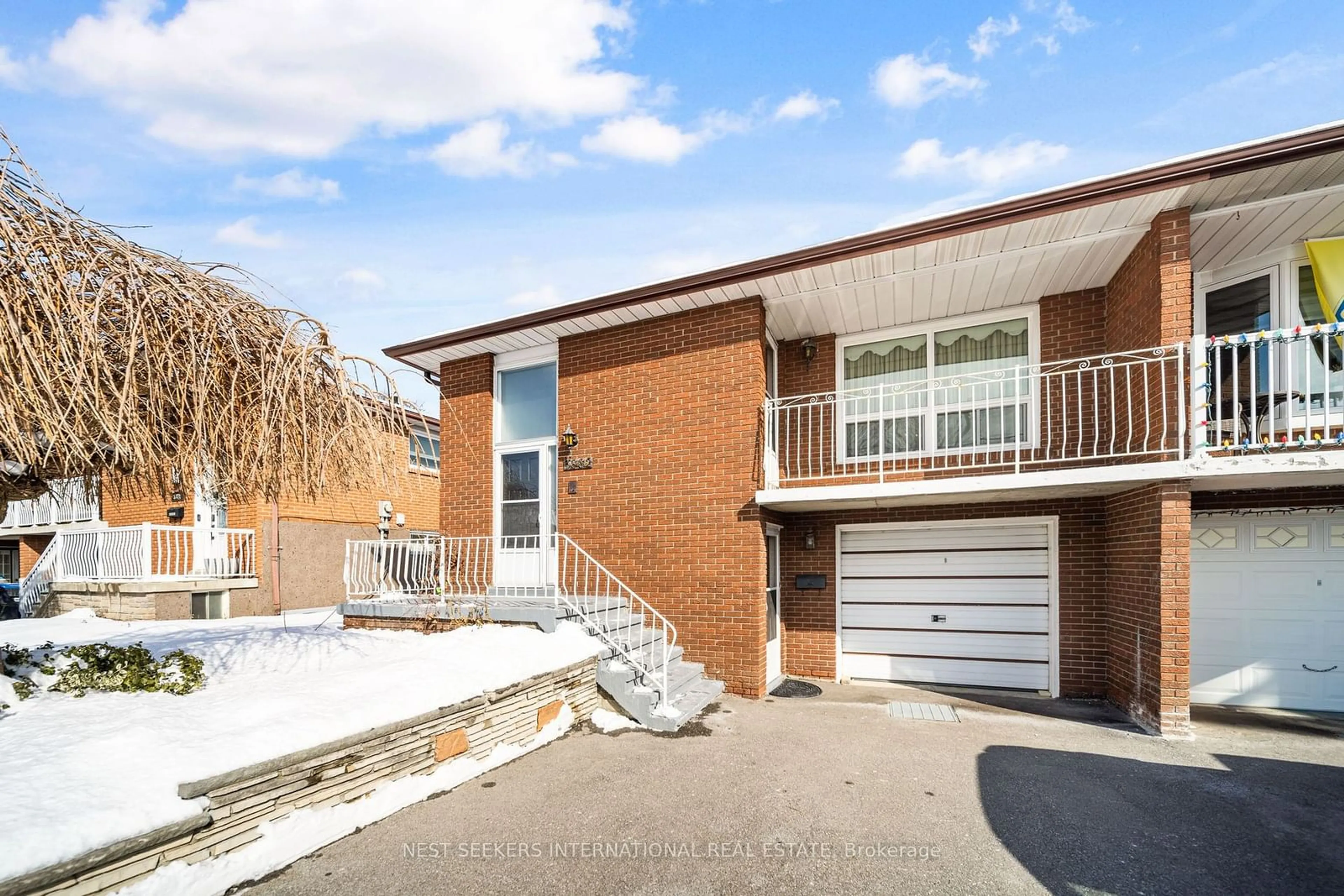 Home with brick exterior material, street for 3882 Midhurst Lane, Mississauga Ontario L4Z 1C7