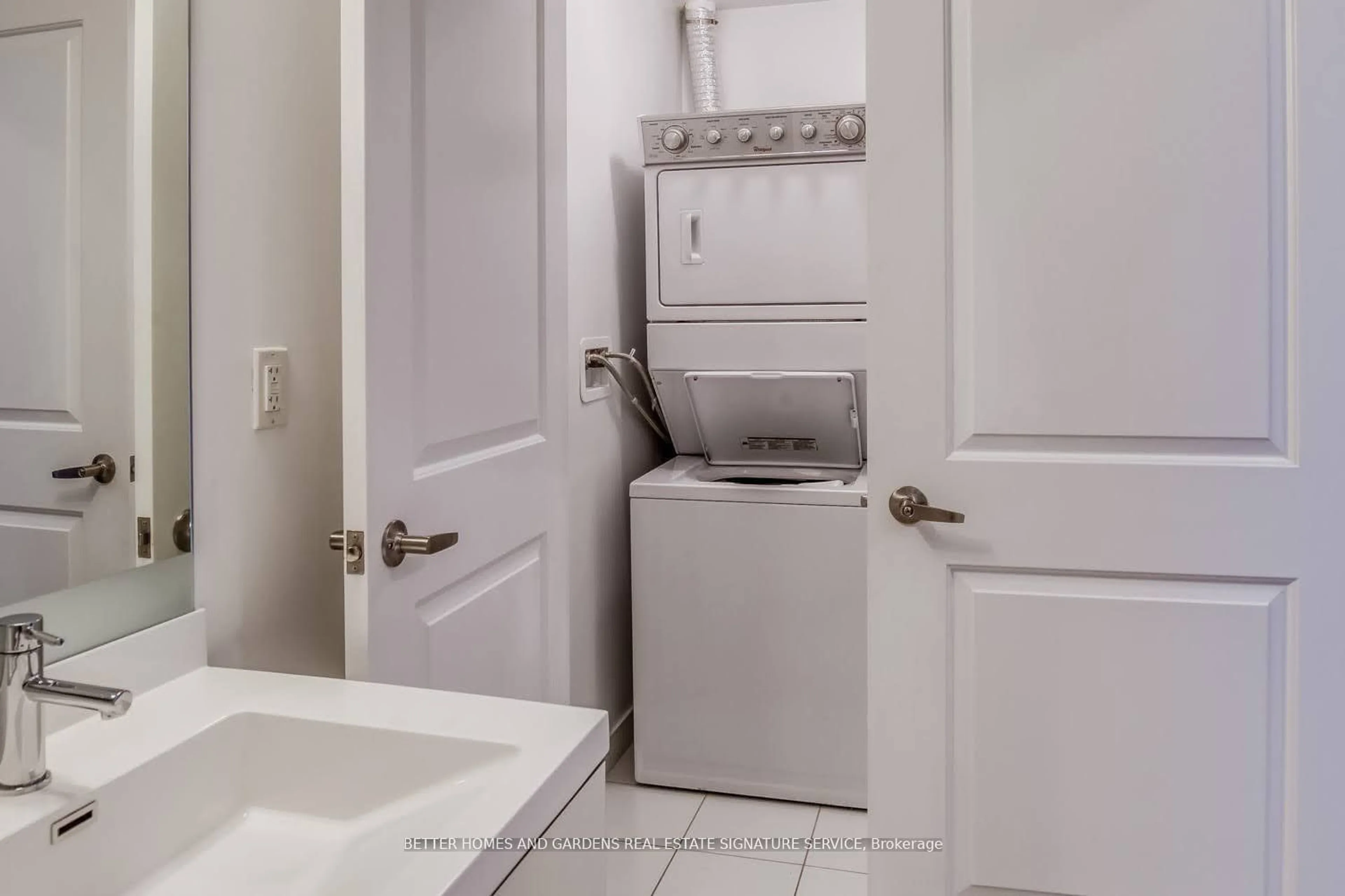 Laundry room for 55 Speers Rd #1013, Oakville Ontario L6K 0H9