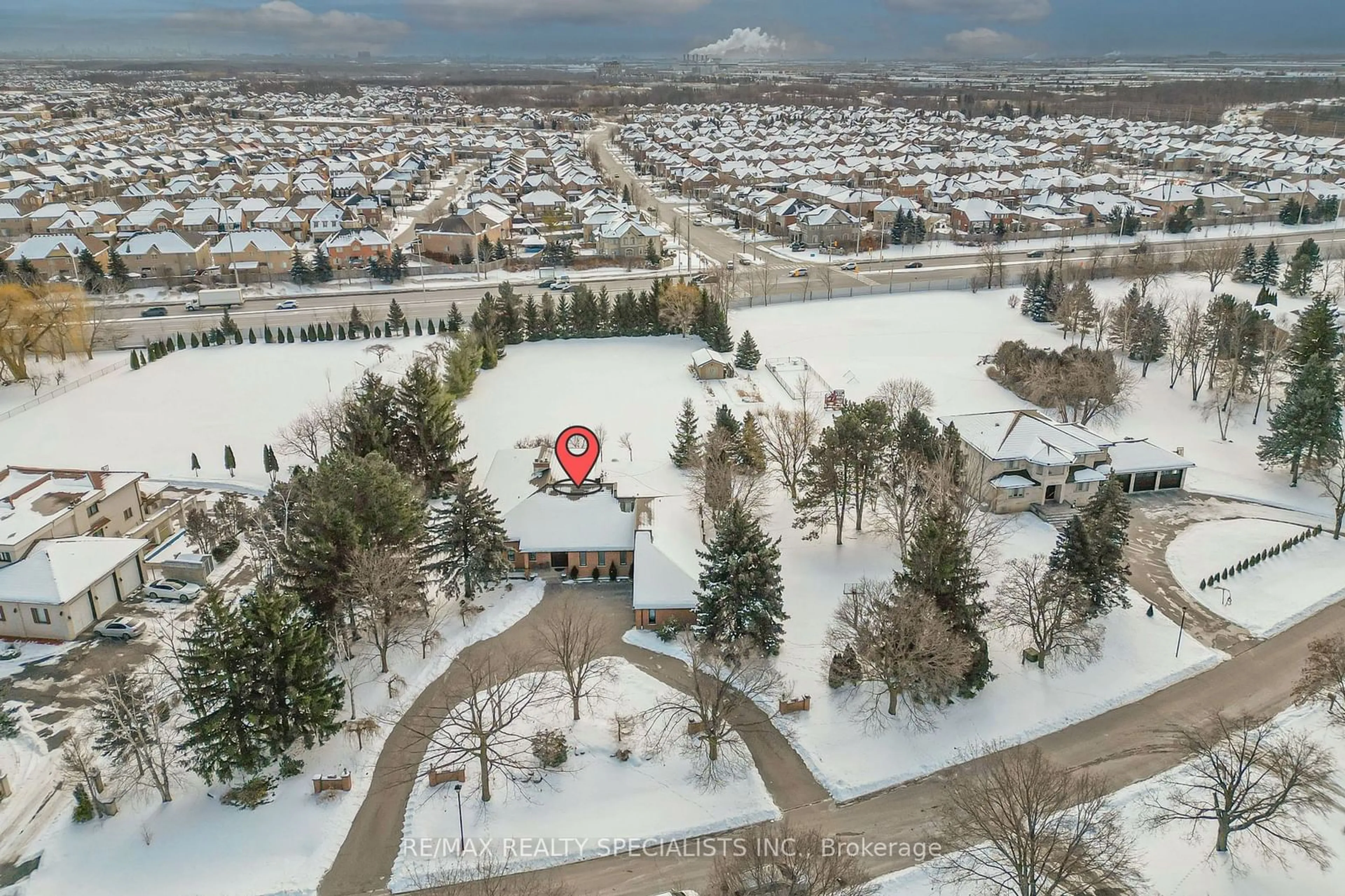 A pic from outside/outdoor area/front of a property/back of a property/a pic from drone, mountain view for 6 Leone Lane, Brampton Ontario L6P 0K9