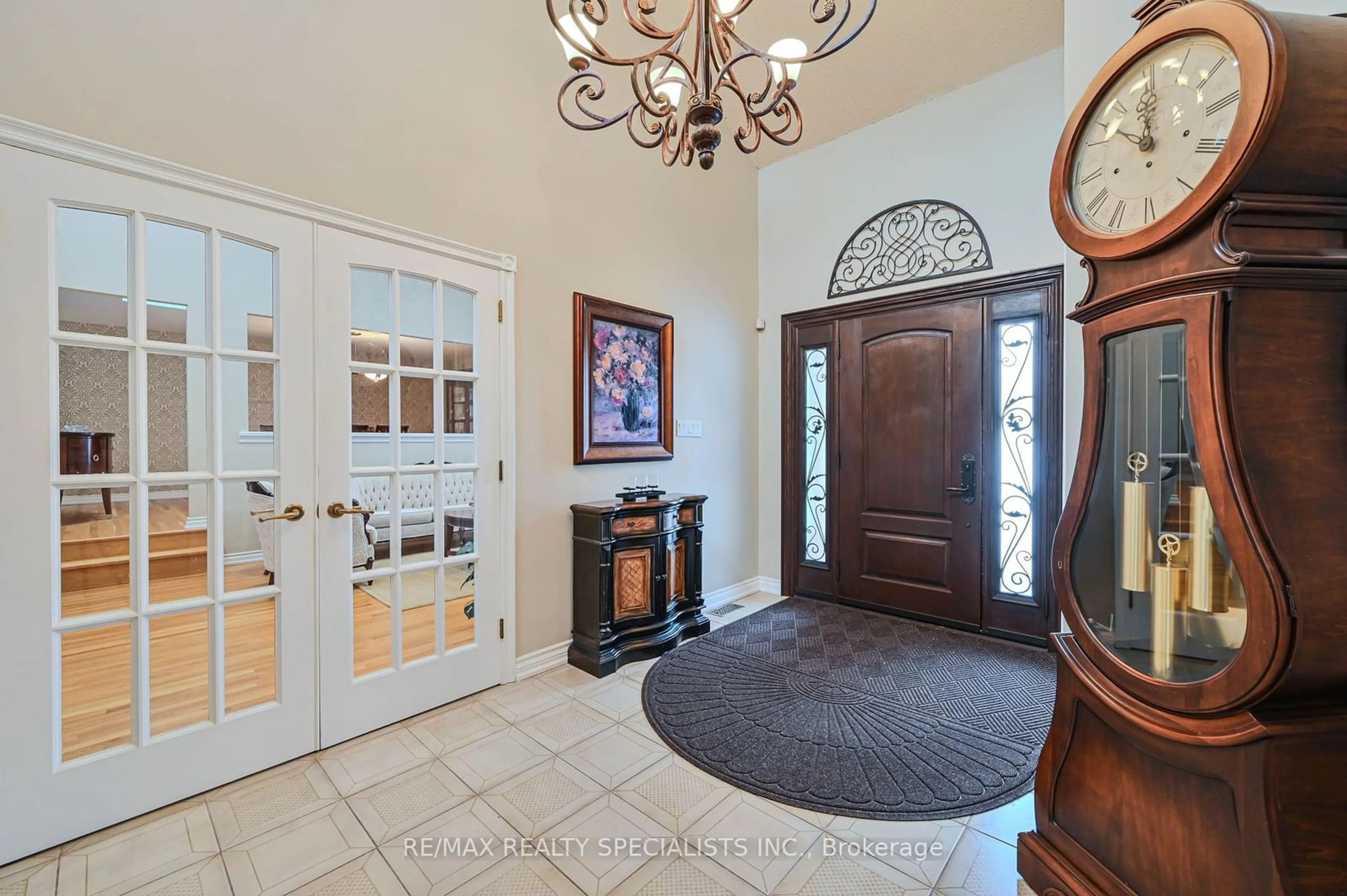 Indoor entryway for 6 Leone Lane, Brampton Ontario L6P 0K9