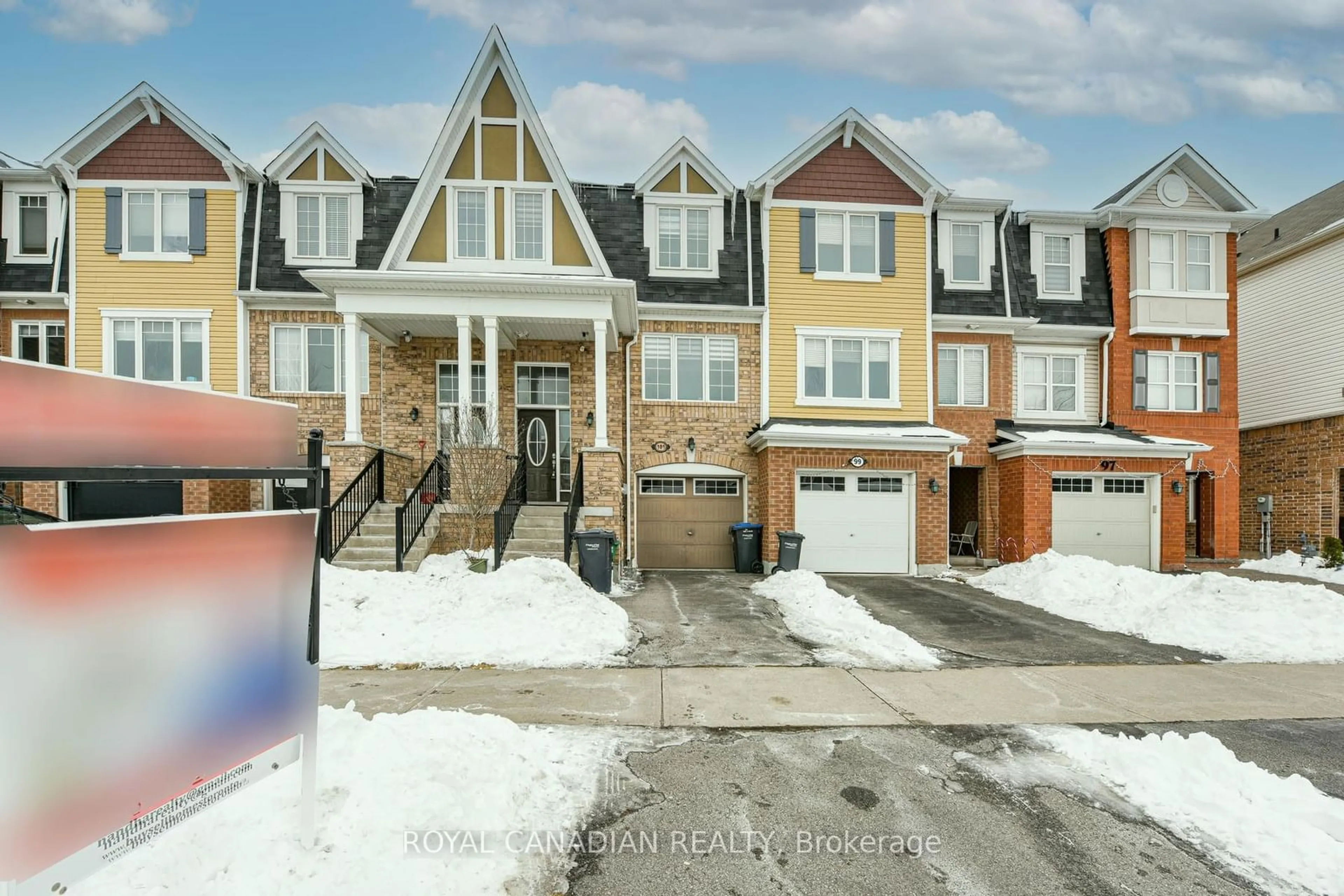 A pic from outside/outdoor area/front of a property/back of a property/a pic from drone, street for 101 Mccleave Cres, Brampton Ontario L6Y 4Y9