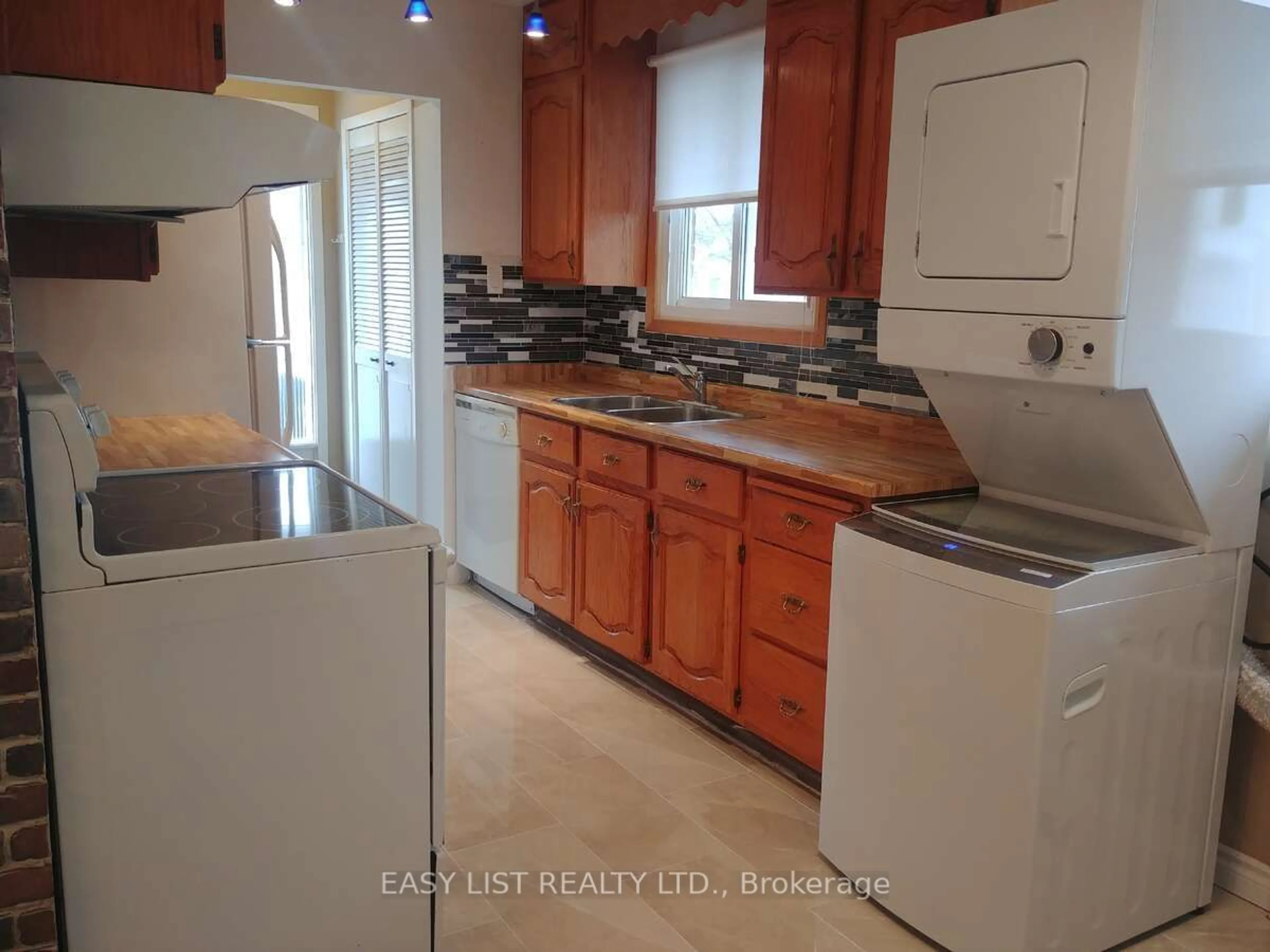 Standard kitchen, ceramic/tile floor for 7 Mordon Crt, Brampton Ontario L6V 2B5