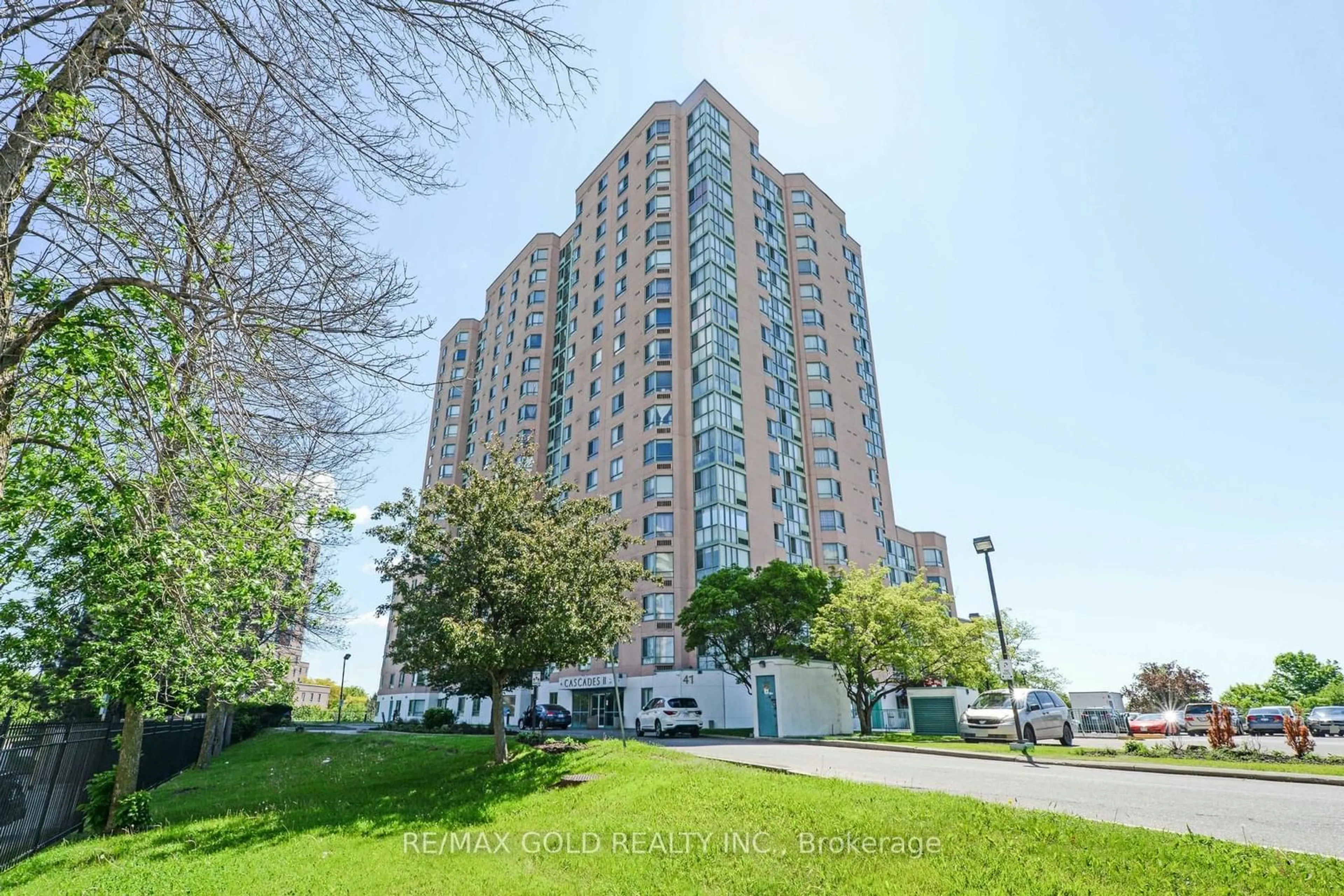 A pic from outside/outdoor area/front of a property/back of a property/a pic from drone, building for 41 Markbrook Lane #515, Toronto Ontario M9V 5E6