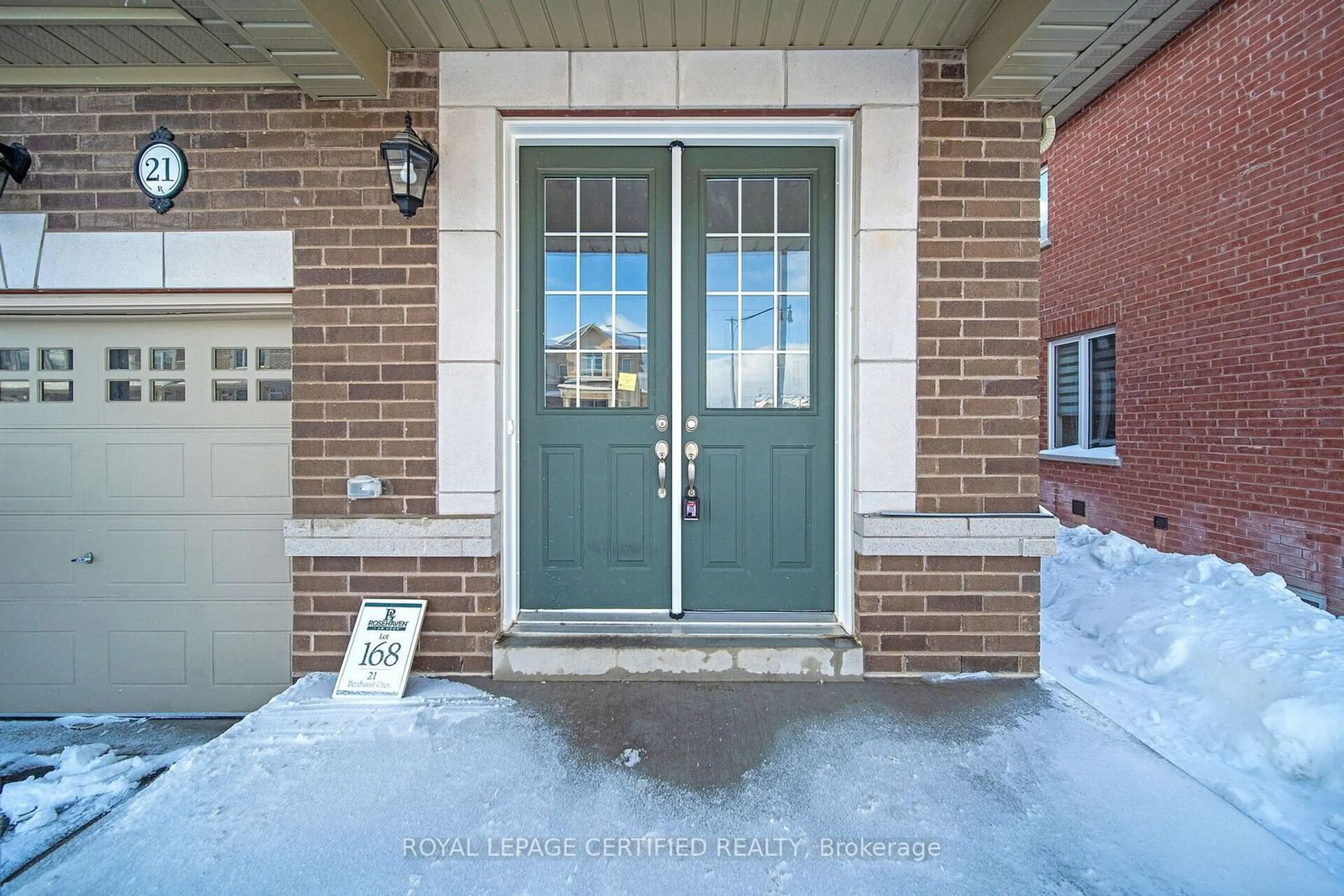 Indoor entryway for 21 Benhurst Cres, Brampton Ontario L7A 5A2