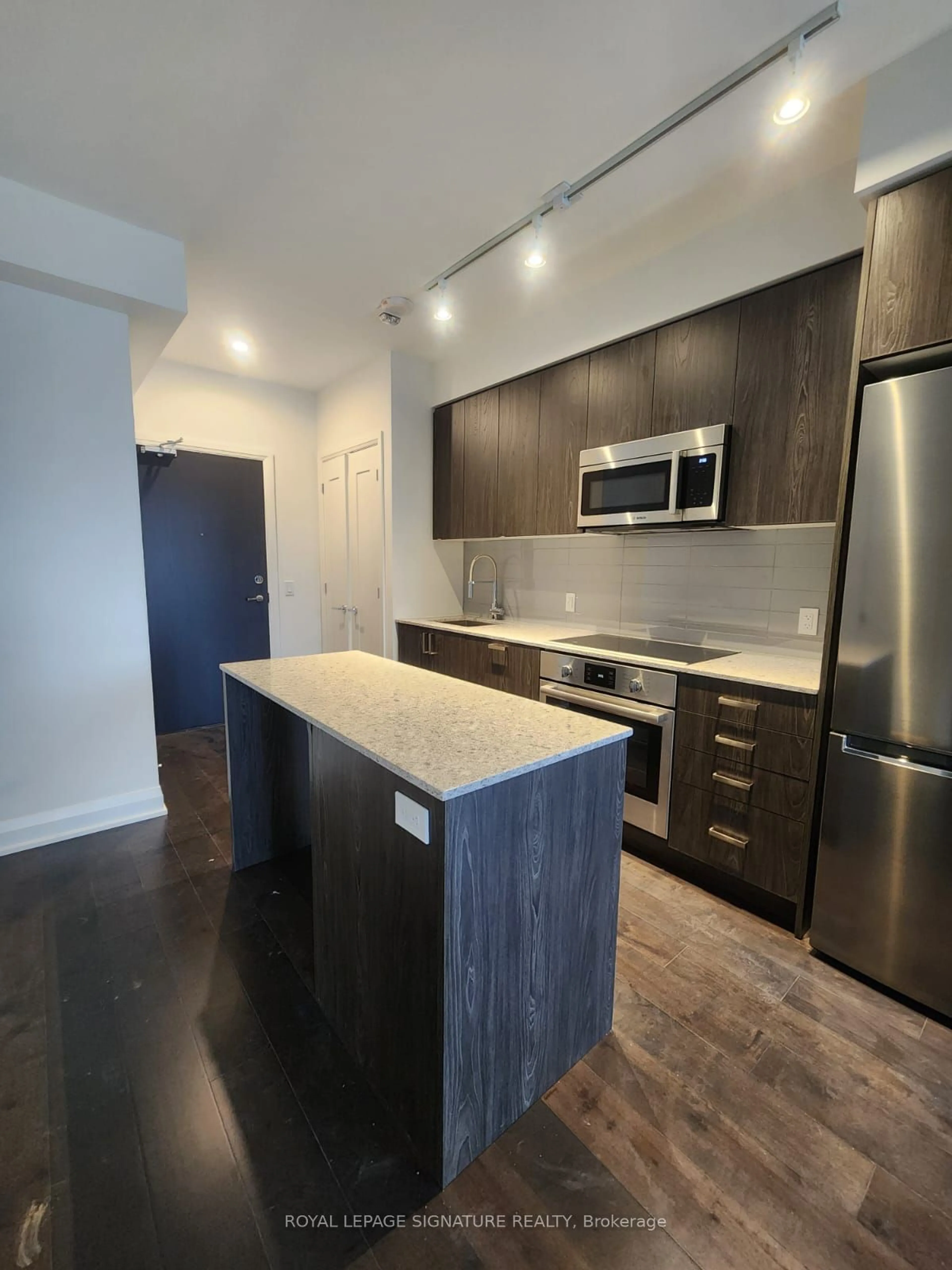 Open concept kitchen, wood/laminate floor for 293 The Kingsway #324, Toronto Ontario M9A 0E8