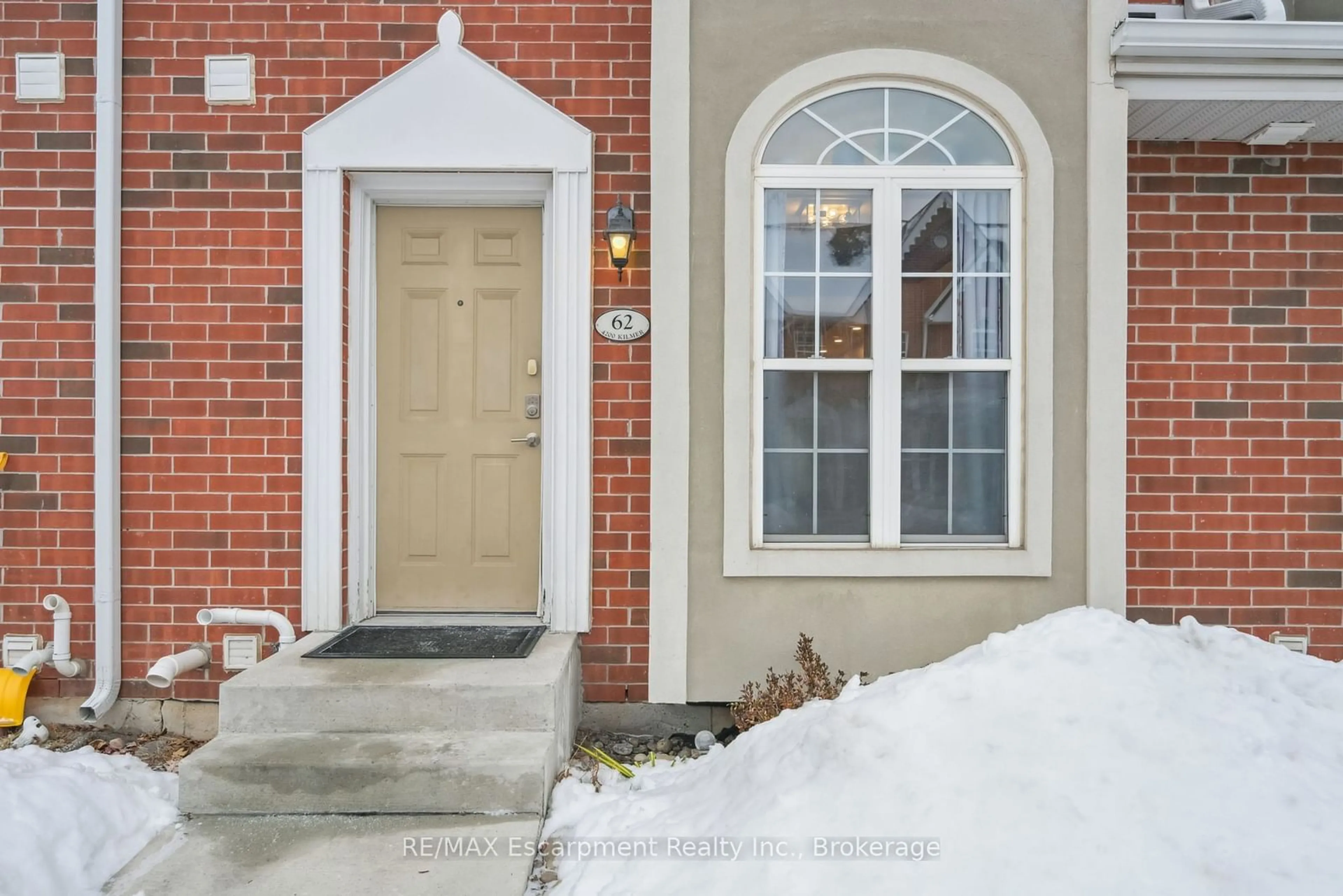 Indoor entryway for 4200 Kilmer Dr #62, Burlington Ontario L7M 4Y3