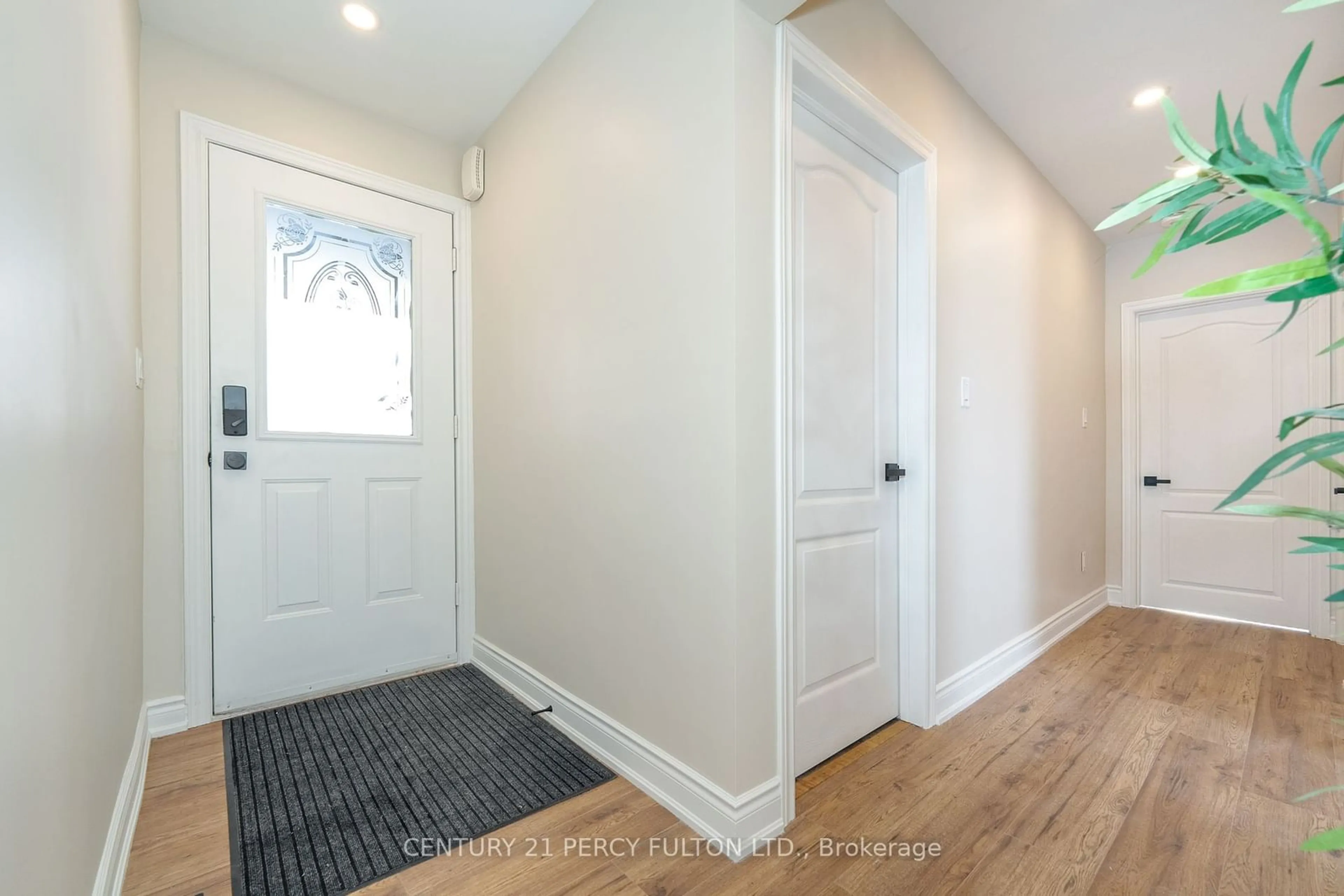 Indoor entryway for 10 Sealcove Dr, Toronto Ontario M9C 2C5