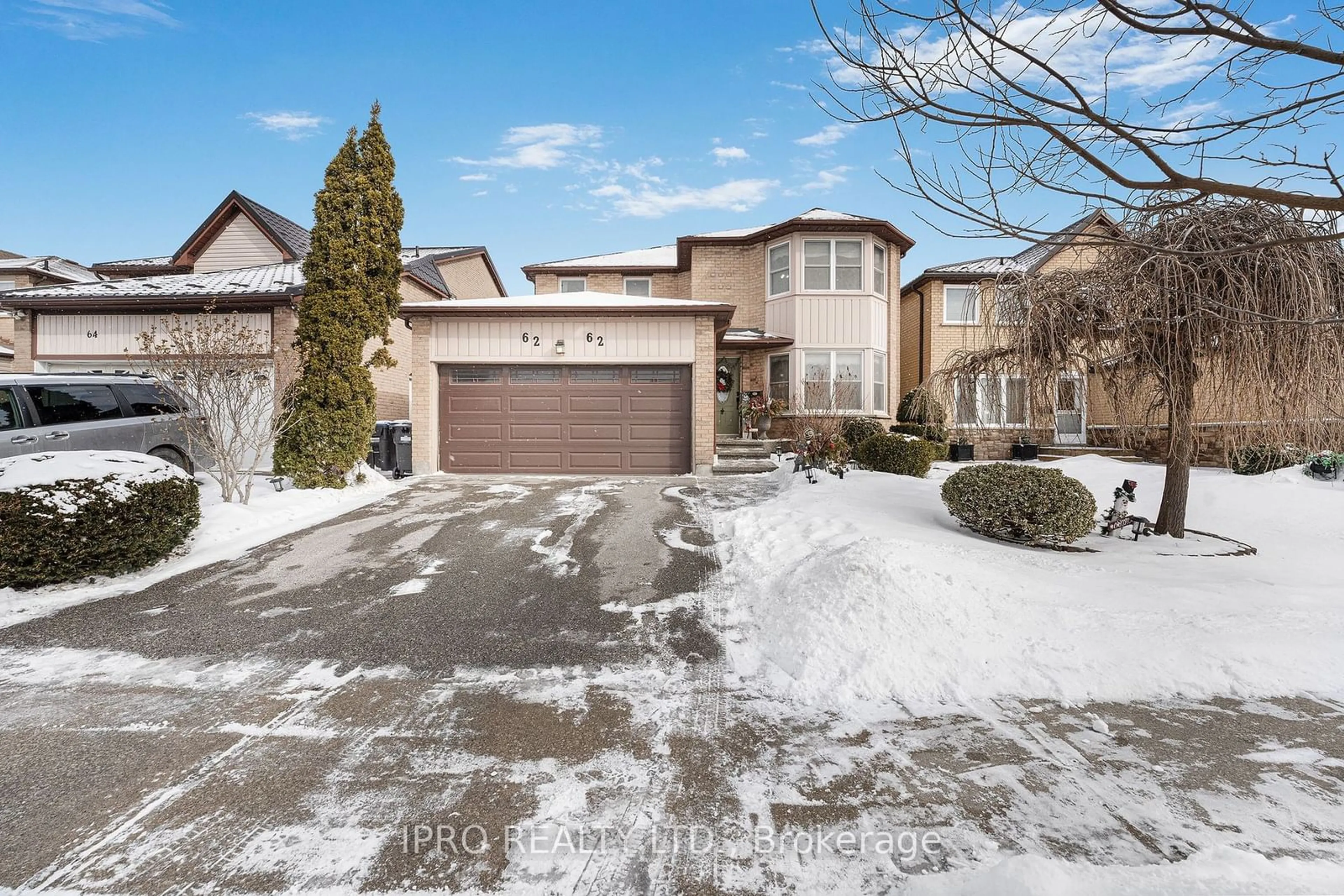 A pic from outside/outdoor area/front of a property/back of a property/a pic from drone, street for 62 Newgreen Cres, Brampton Ontario L6S 4Y5