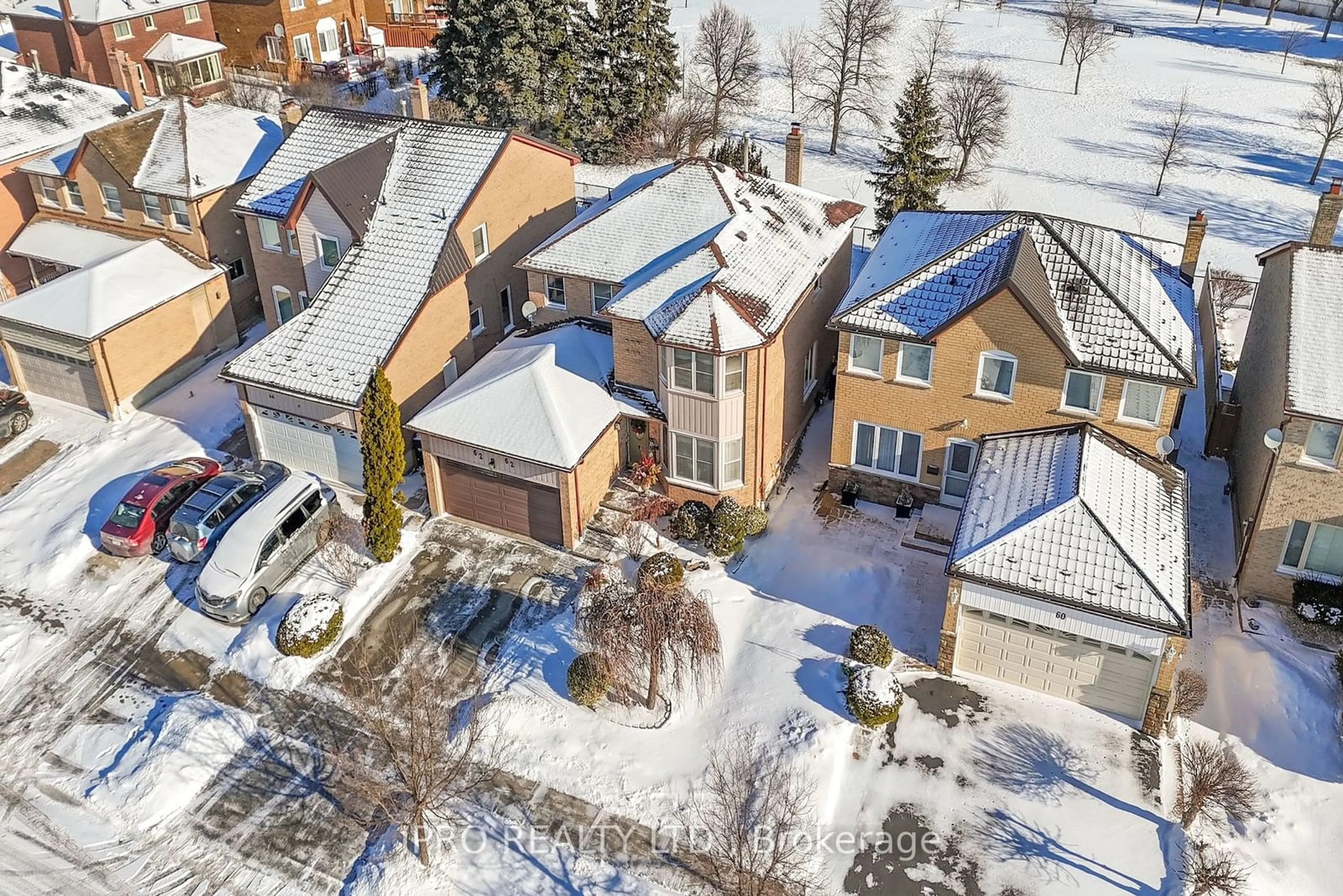 A pic from outside/outdoor area/front of a property/back of a property/a pic from drone, street for 62 Newgreen Cres, Brampton Ontario L6S 4Y5