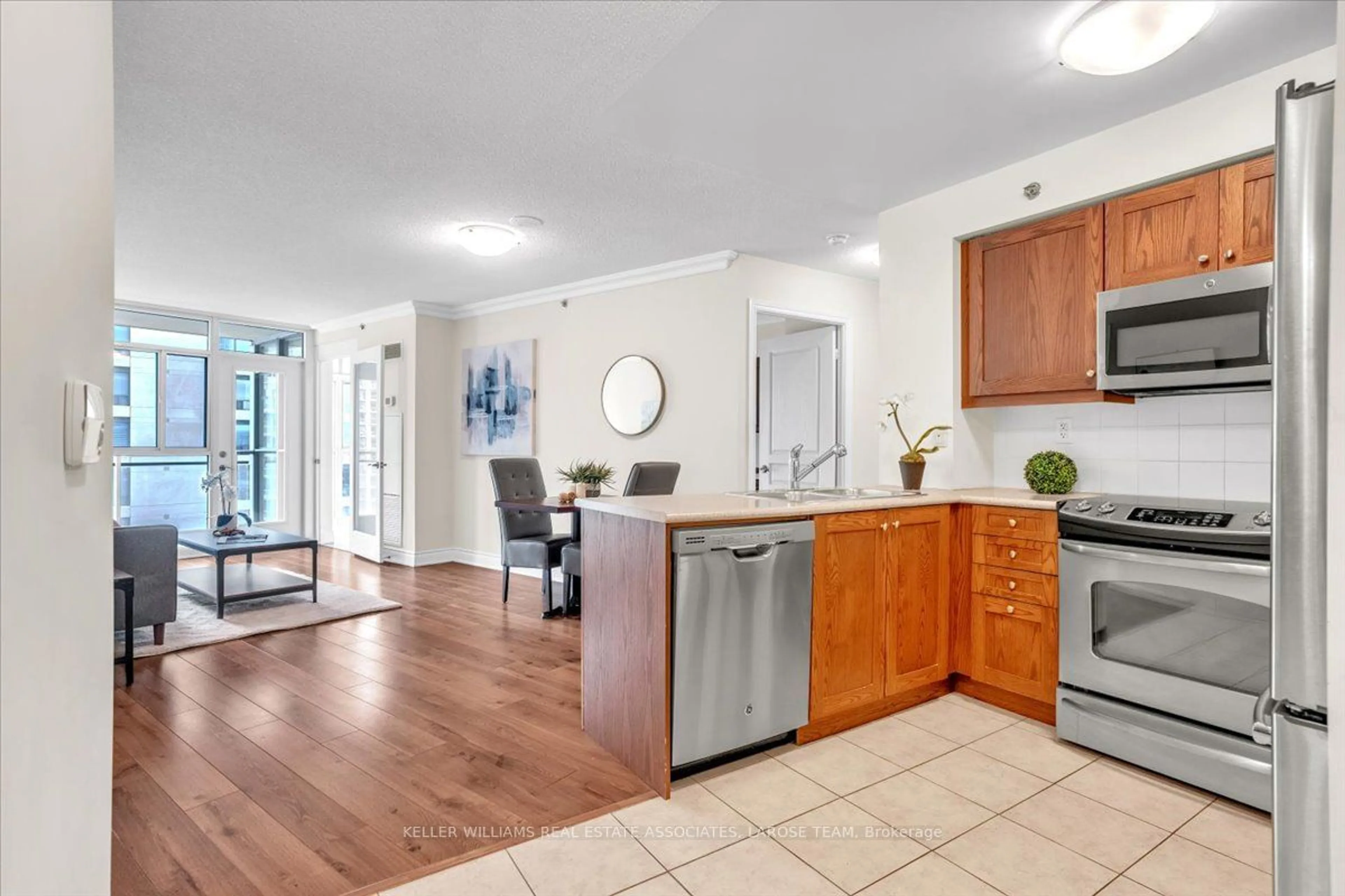 Open concept kitchen, unknown for 3 Marine Parade Dr #904, Toronto Ontario M8V 3Z5