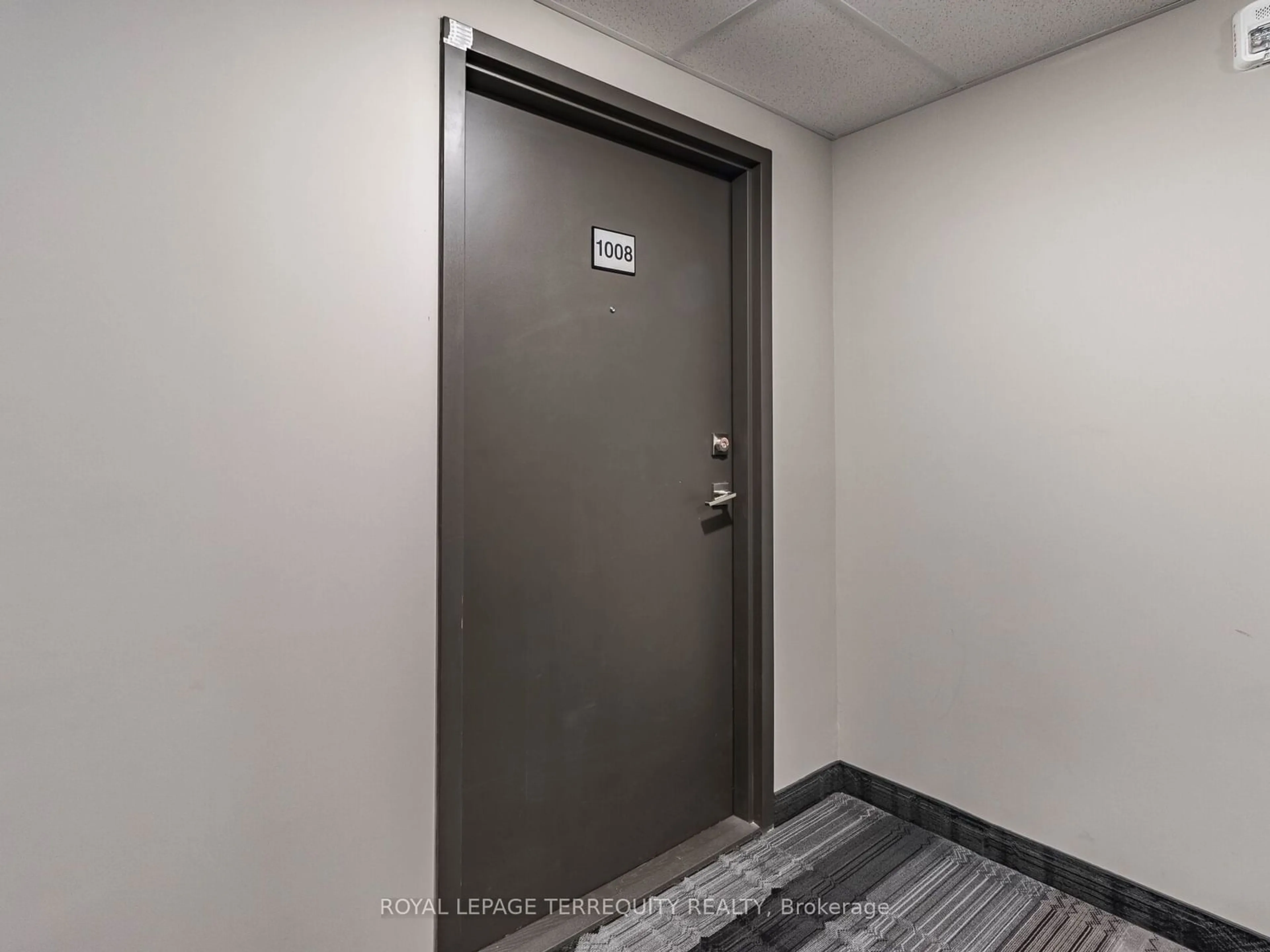 Indoor foyer for 716 Main St #1008, Milton Ontario L9T 9L9