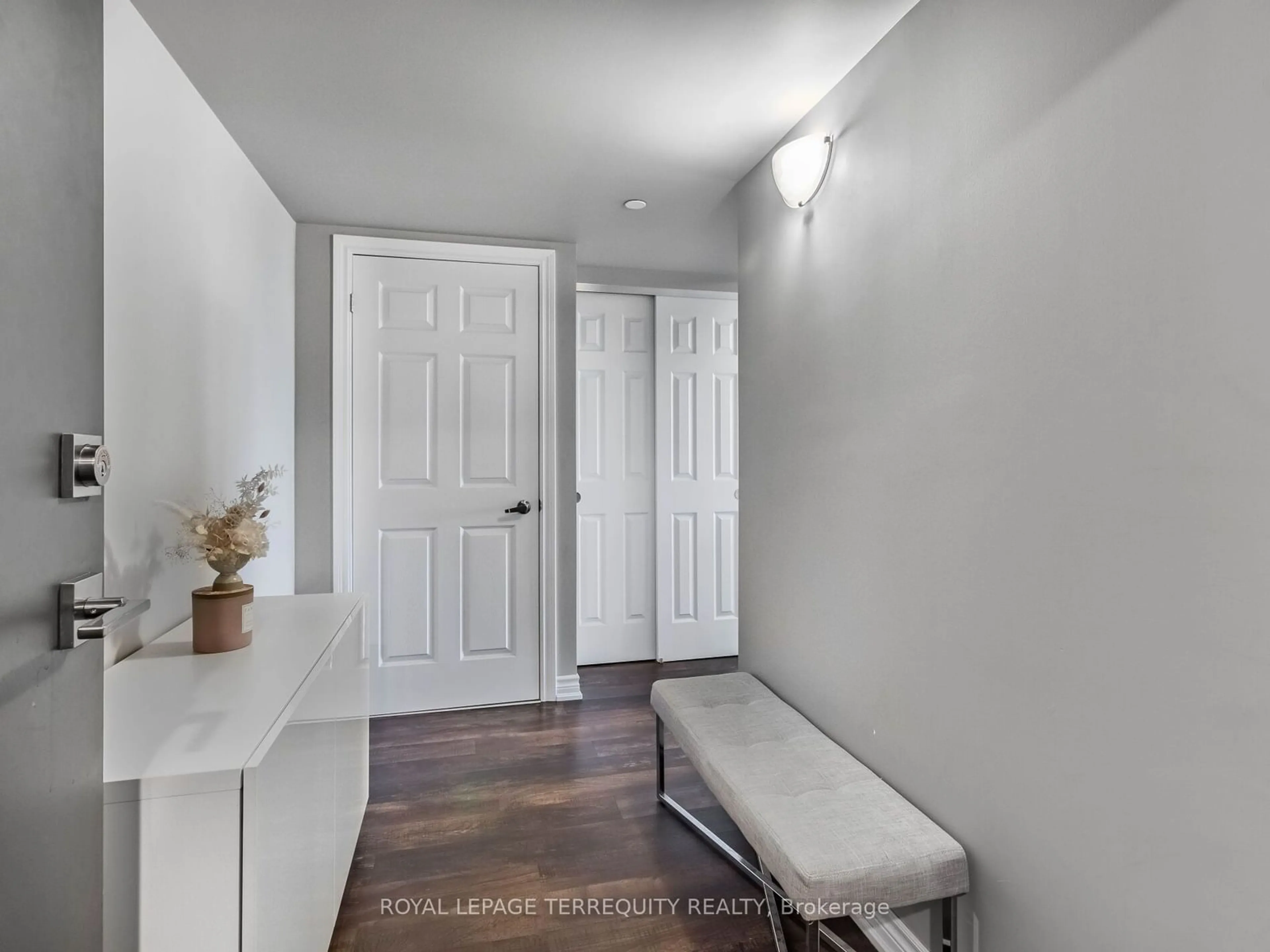 Indoor entryway for 716 Main St #1008, Milton Ontario L9T 9L9