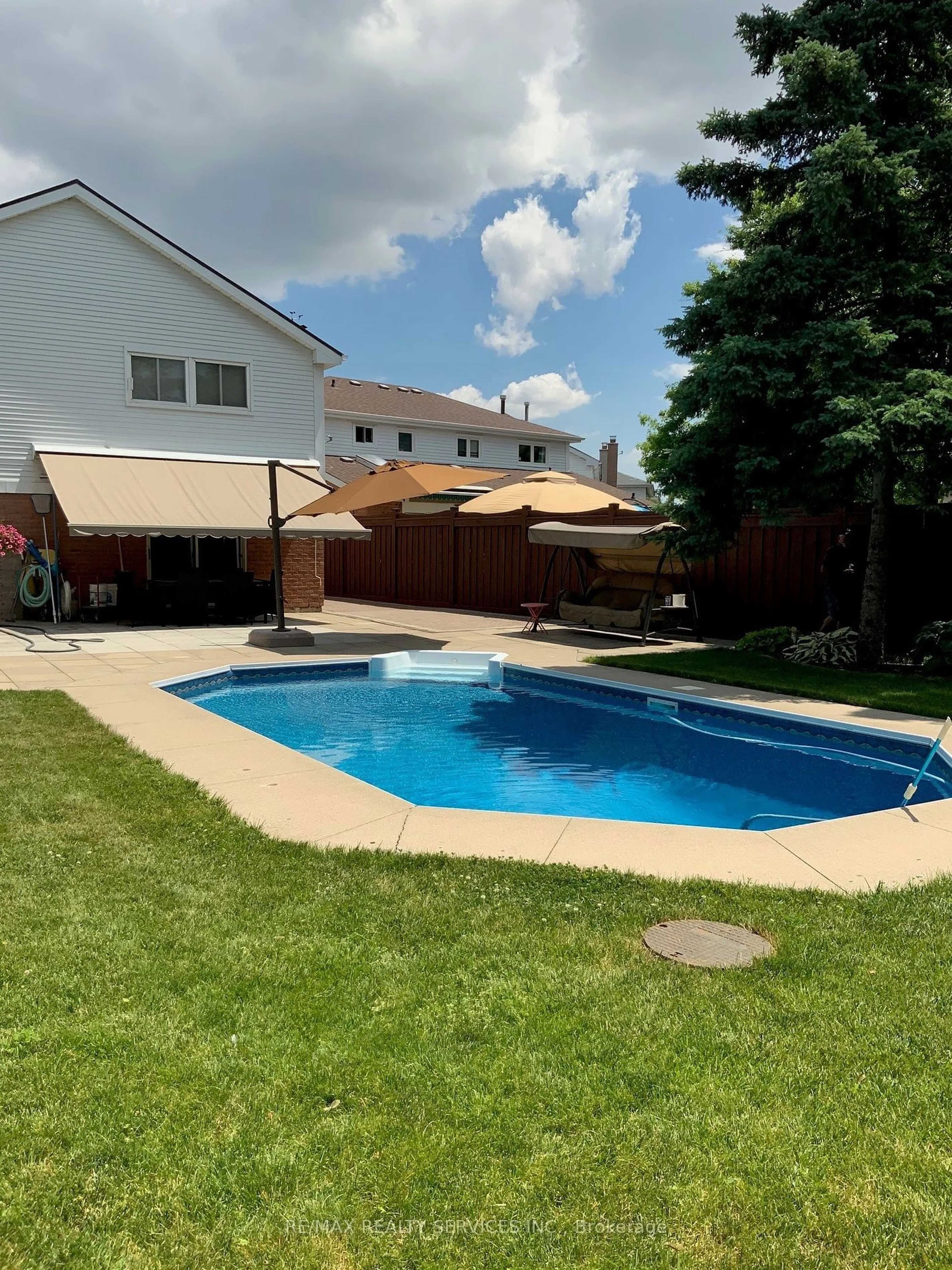 Pool for 118 Mikado Cres, Brampton Ontario L6S 3R7