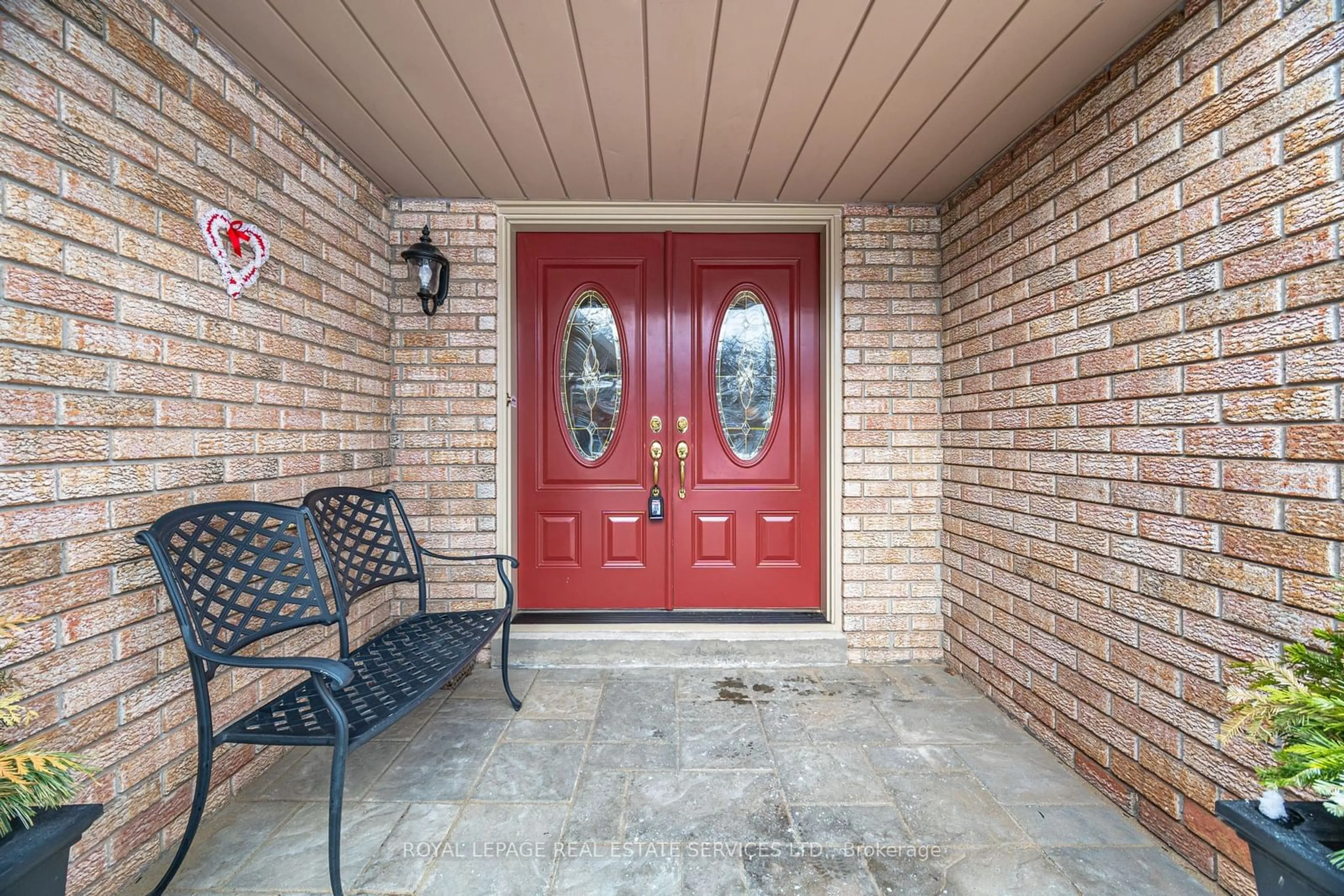 Indoor entryway for 1305 Mapleridge Cres, Oakville Ontario L6M 2H1