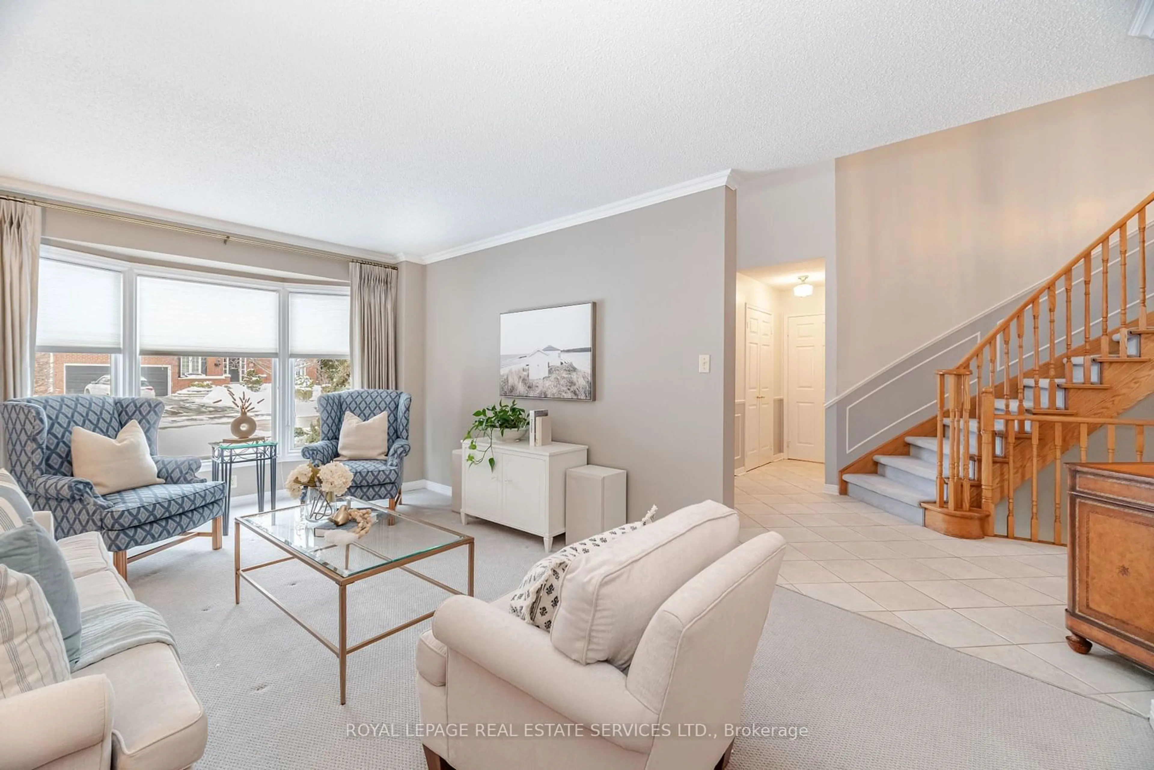 Living room with furniture, unknown for 1305 Mapleridge Cres, Oakville Ontario L6M 2H1