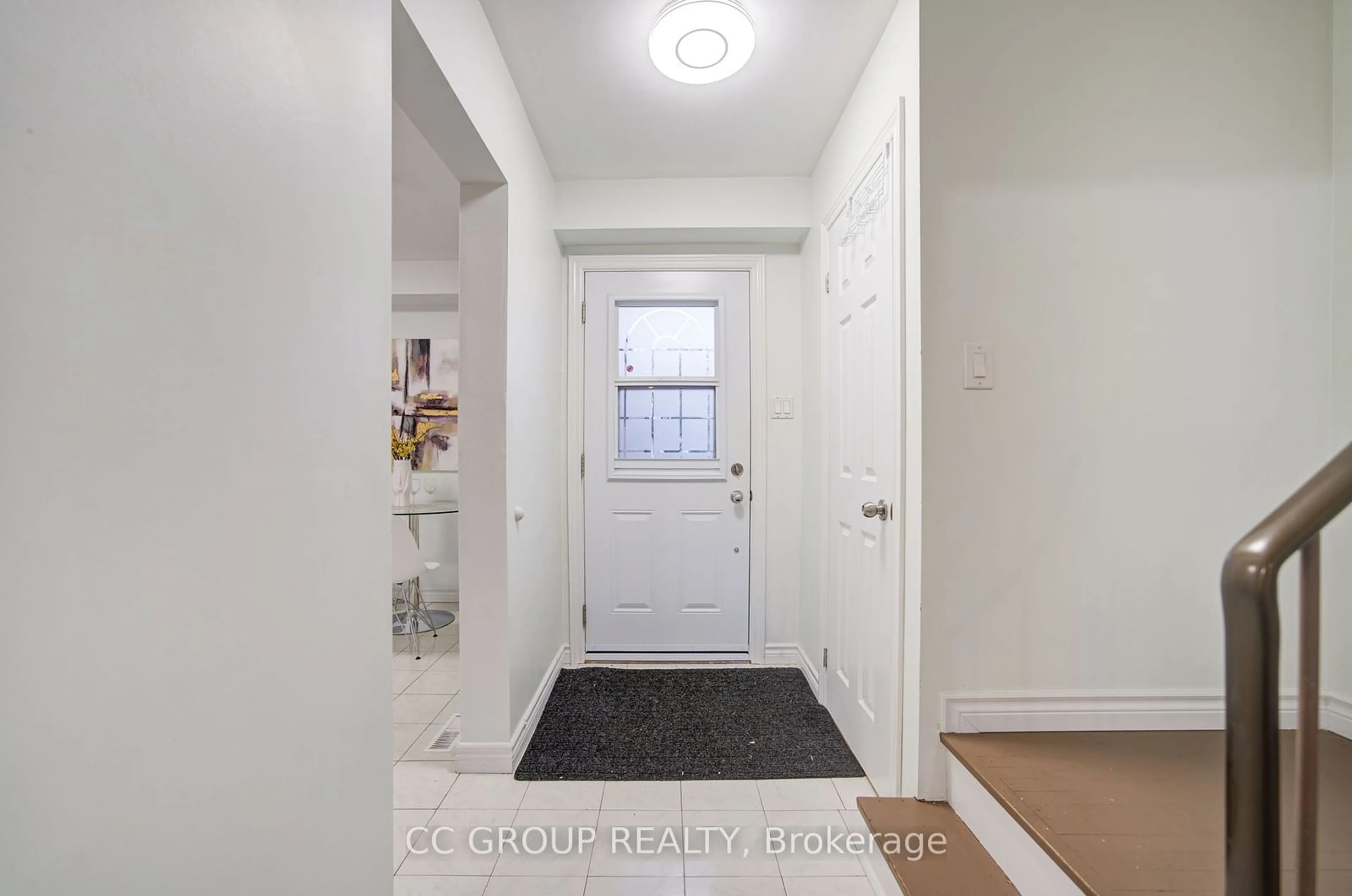 Indoor entryway for 40 Onslow Crt, Oakville Ontario L6H 1J2