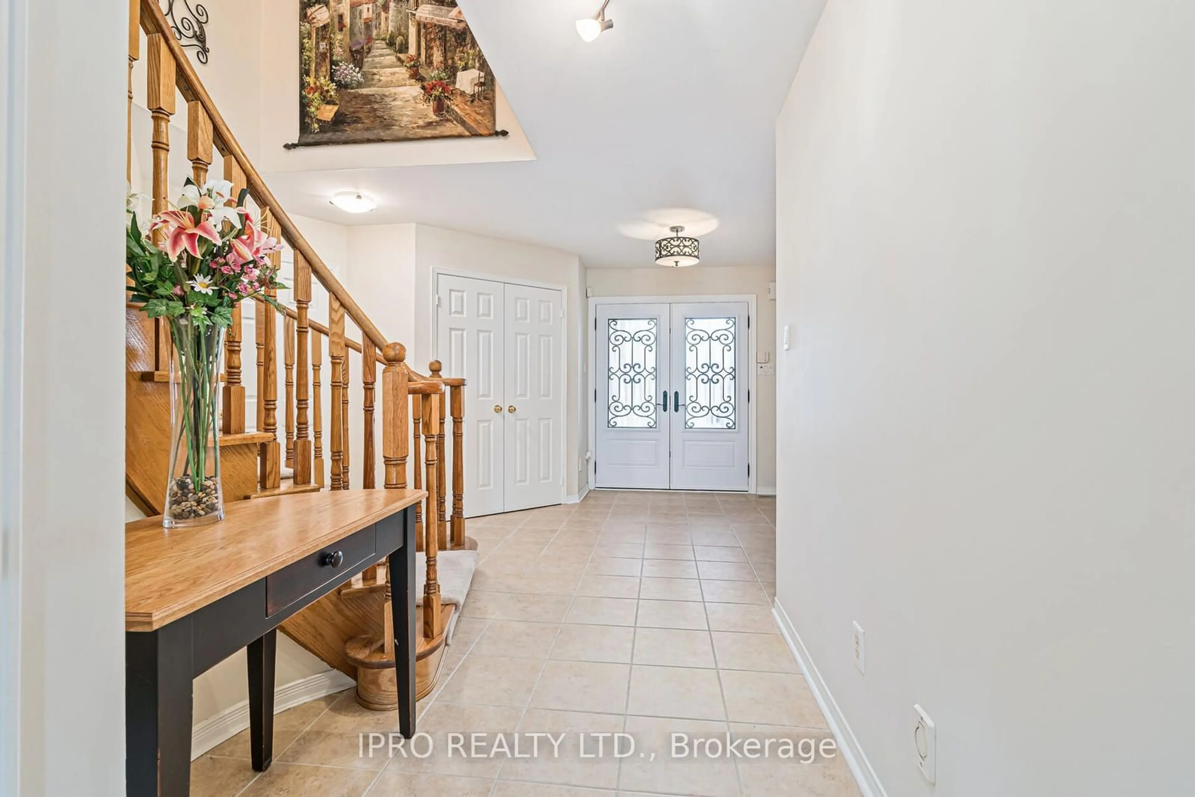 Indoor entryway for 22 Bowman St, Halton Hills Ontario L7G 6G6