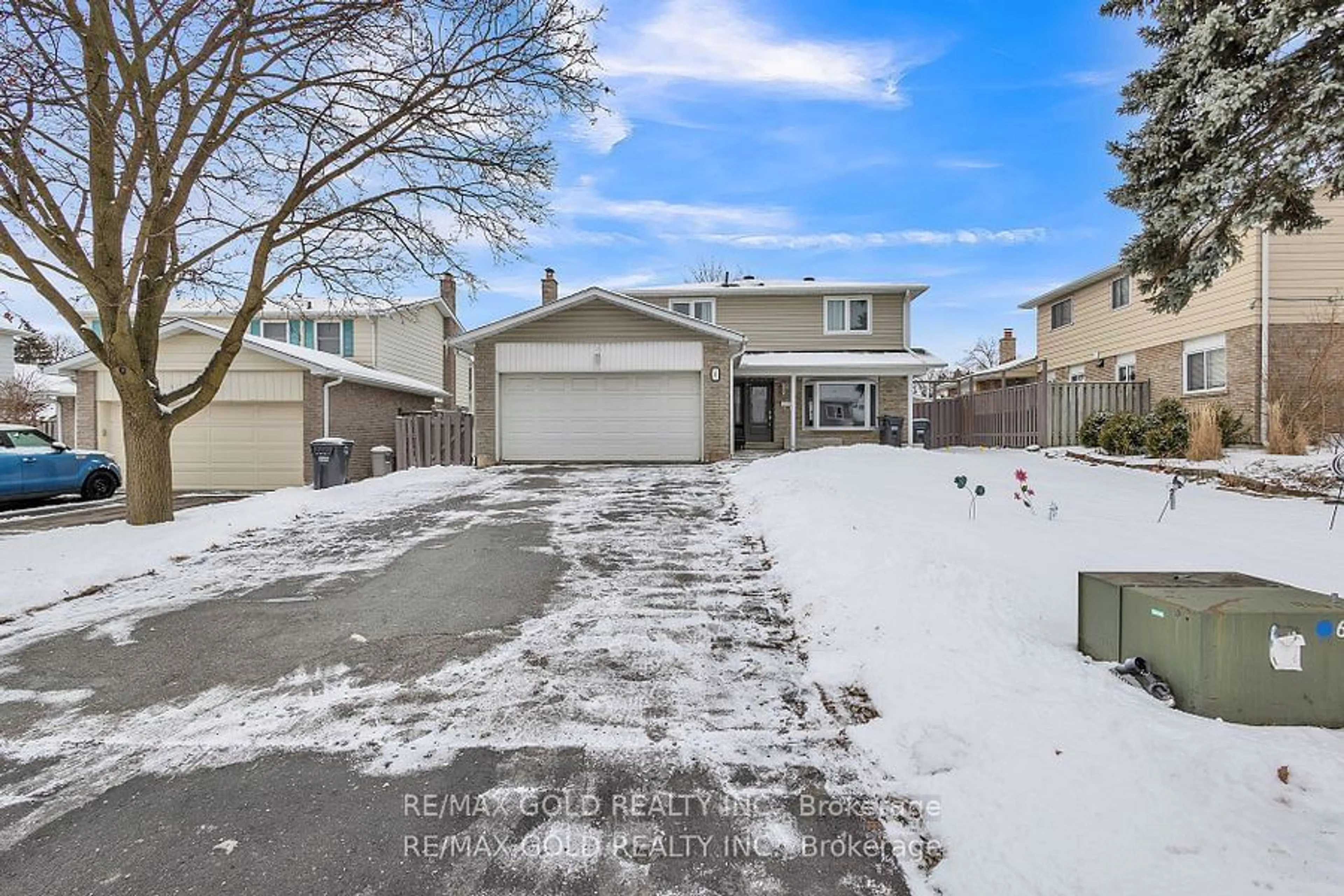 A pic from outside/outdoor area/front of a property/back of a property/a pic from drone, street for 3 Jefferson Rd, Brampton Ontario L6S 2G4