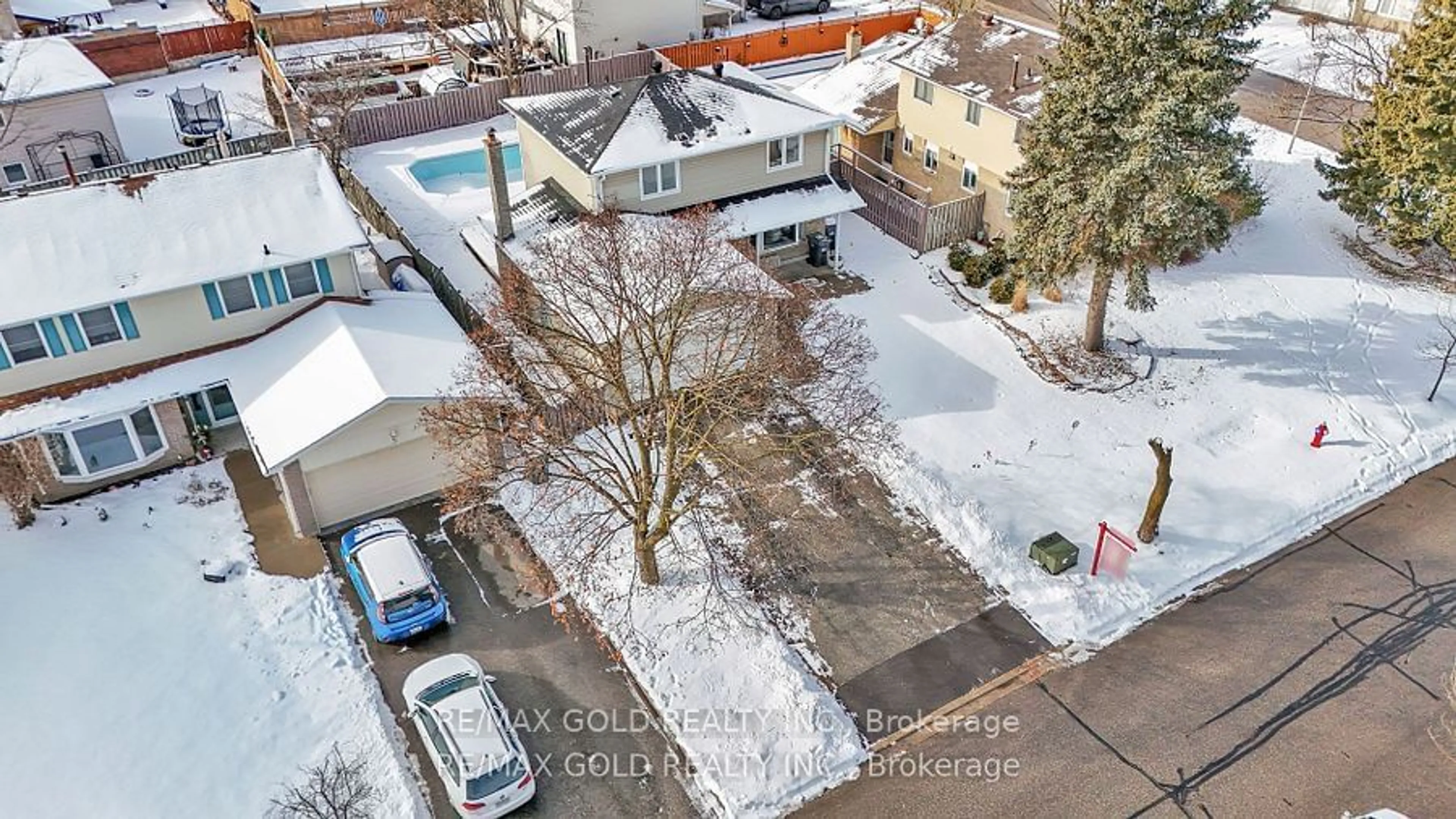 A pic from outside/outdoor area/front of a property/back of a property/a pic from drone, city buildings view from balcony for 3 Jefferson Rd, Brampton Ontario L6S 2G4