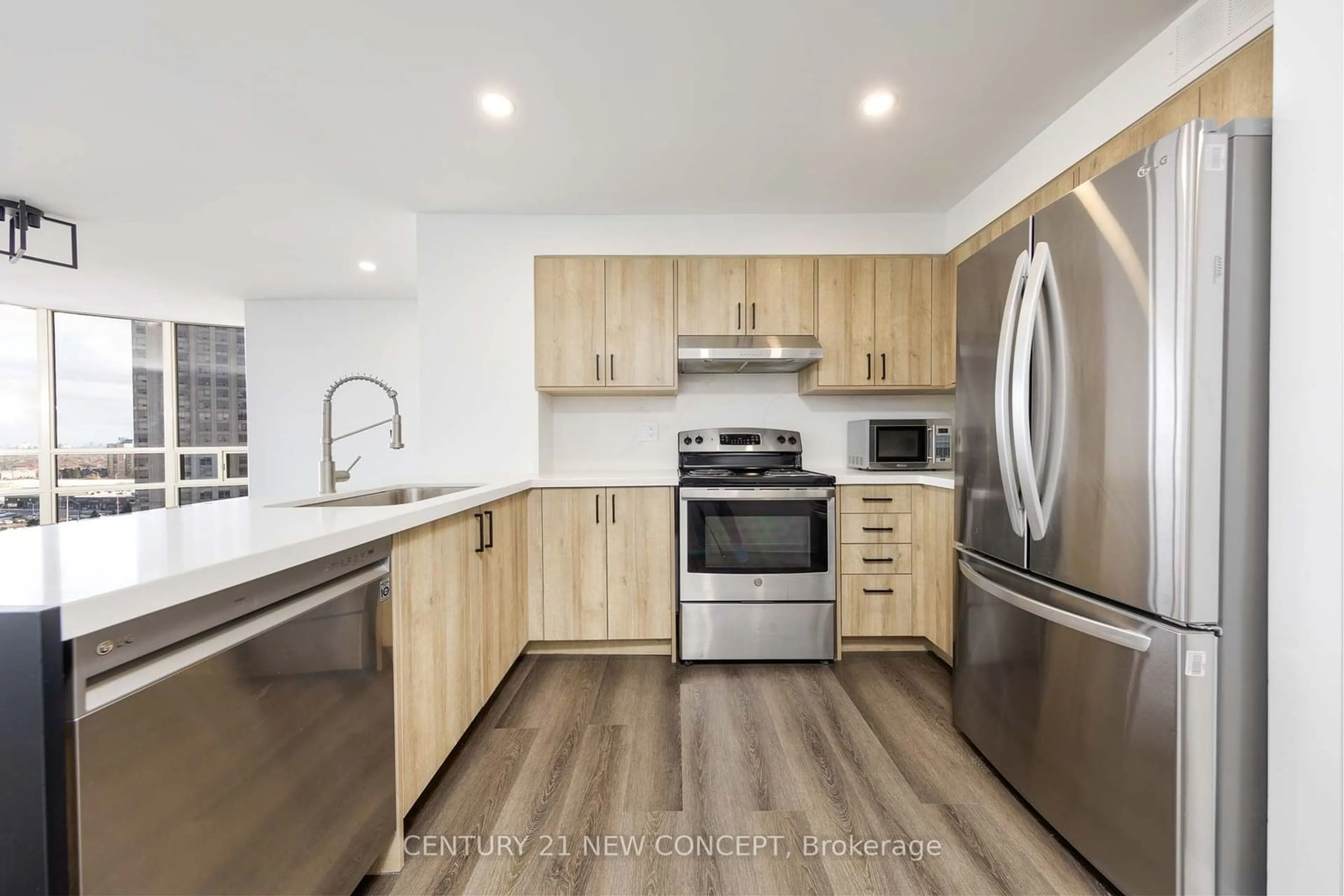 Open concept kitchen, wood/laminate floor for 50 Eglinton Ave #1105, Mississauga Ontario L5R 3P5