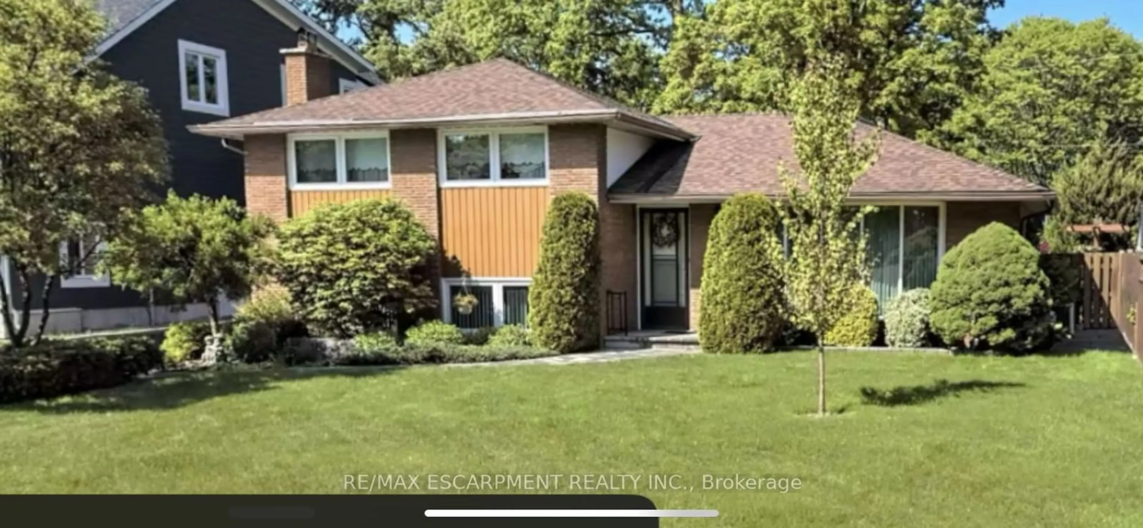 Home with brick exterior material, street for 251 Tottenham Rd, Burlington Ontario L7L 4G5