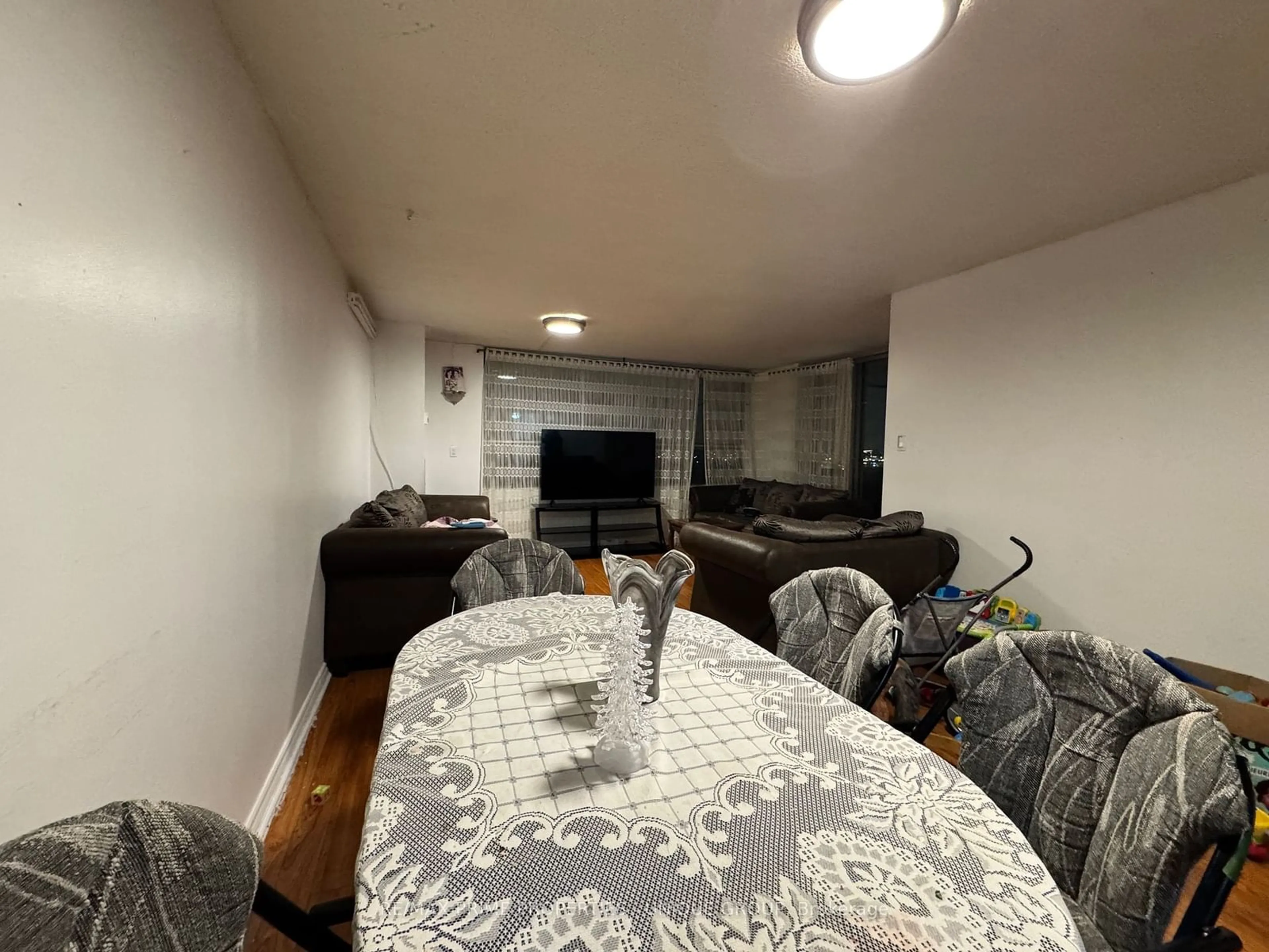 A pic of a room for 40 Panorama Crt #806, Toronto Ontario M9V 4M1