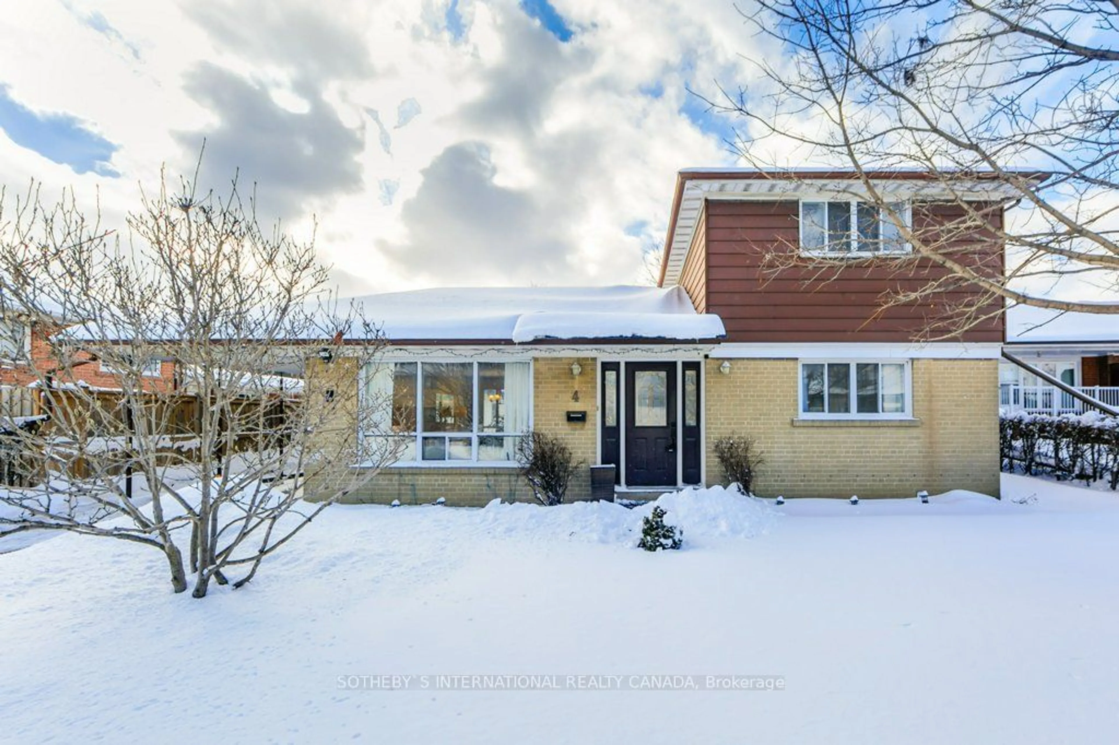 A pic from outside/outdoor area/front of a property/back of a property/a pic from drone, street for 4 Abigail Pl, Toronto Ontario M9R 3X2