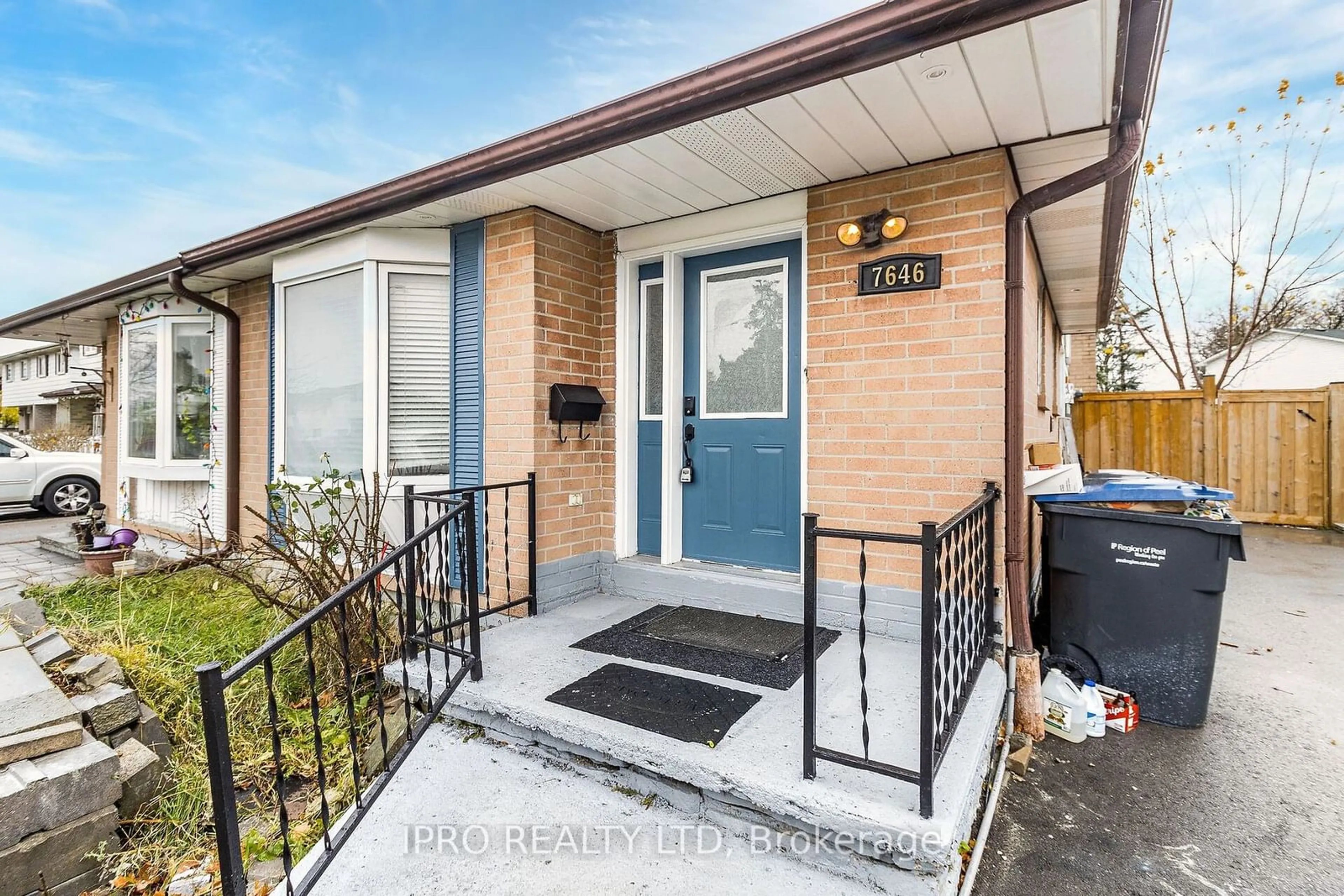 Unknown for 7646 Priory Cres, Mississauga Ontario L4T 3H5