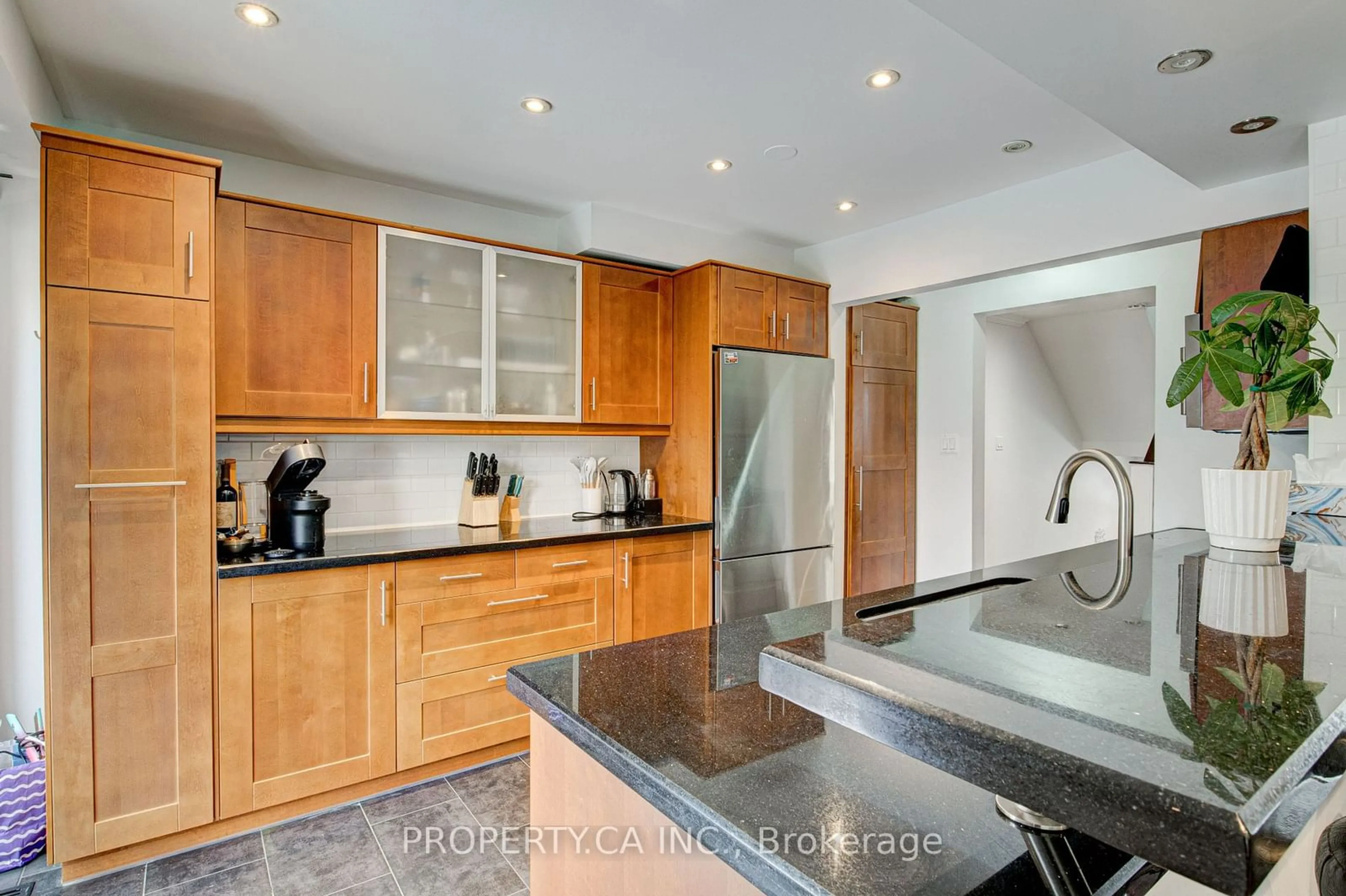 Contemporary kitchen, unknown for 6780 Formentera Ave #82, Mississauga Ontario L5N 2L1