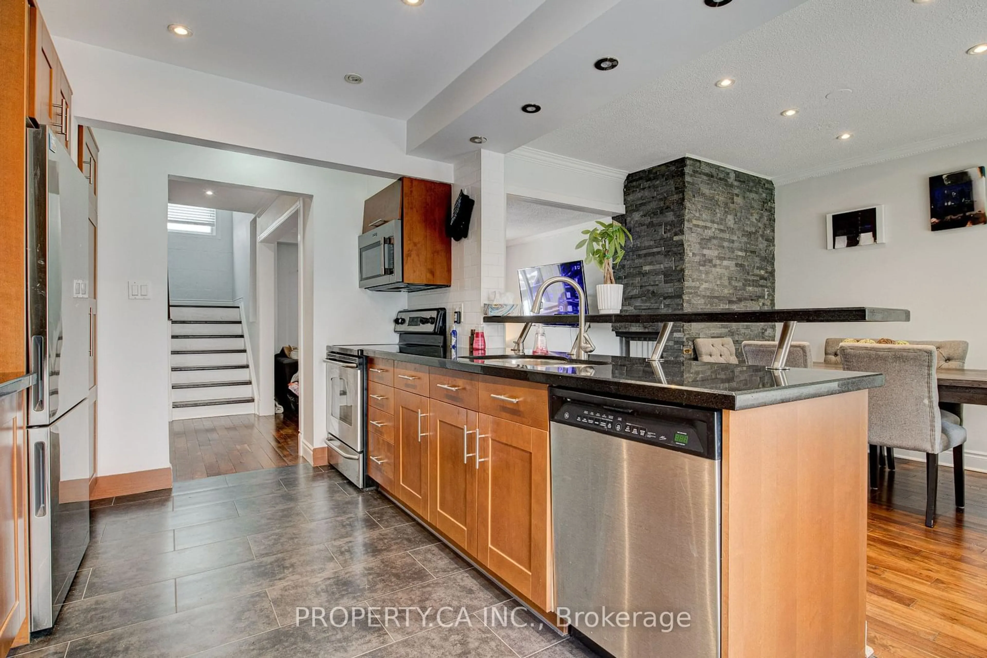 Contemporary kitchen, ceramic/tile floor for 6780 Formentera Ave #82, Mississauga Ontario L5N 2L1