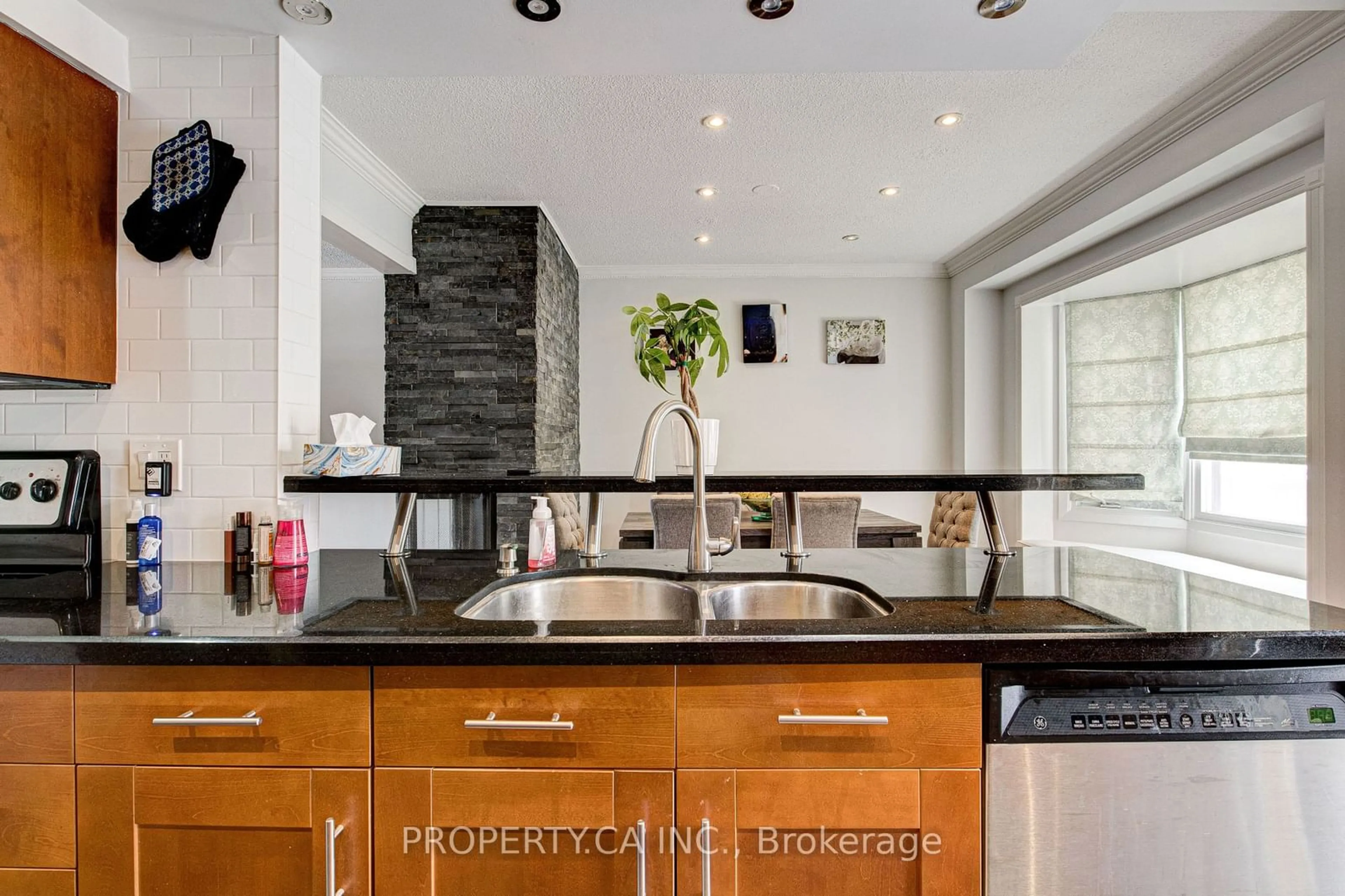 Contemporary kitchen, unknown for 6780 Formentera Ave #82, Mississauga Ontario L5N 2L1