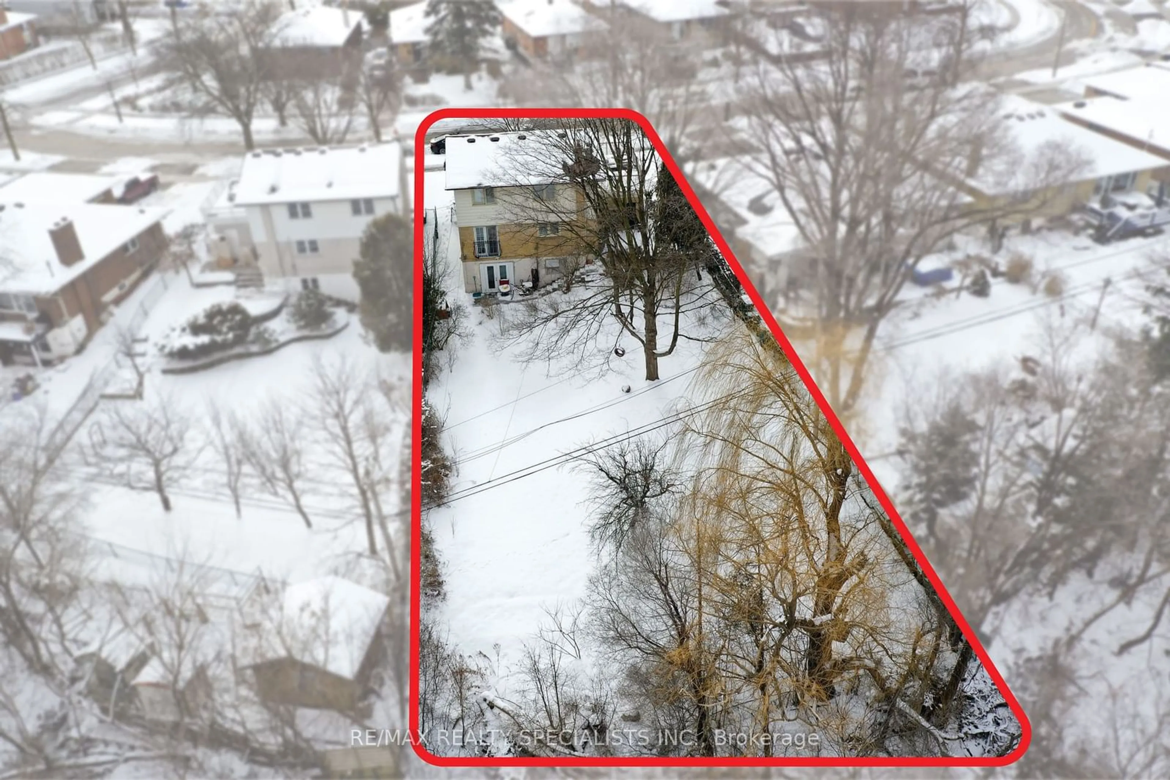 A pic from outside/outdoor area/front of a property/back of a property/a pic from drone, street for 37 Moon Valley Dr, Toronto Ontario M9W 3N5