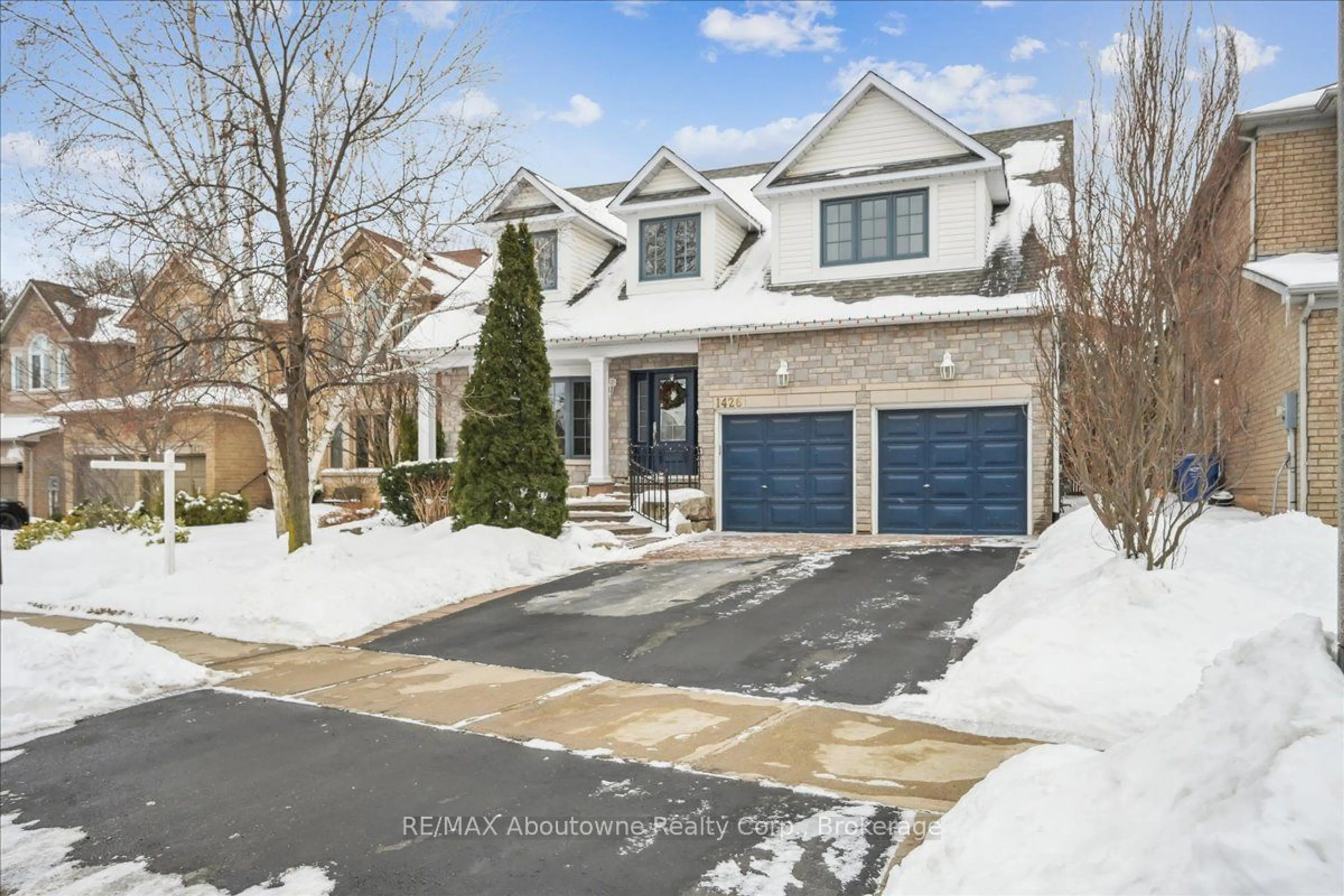 Home with brick exterior material, street for 1426 Creekwood Tr, Oakville Ontario L6H 6E6